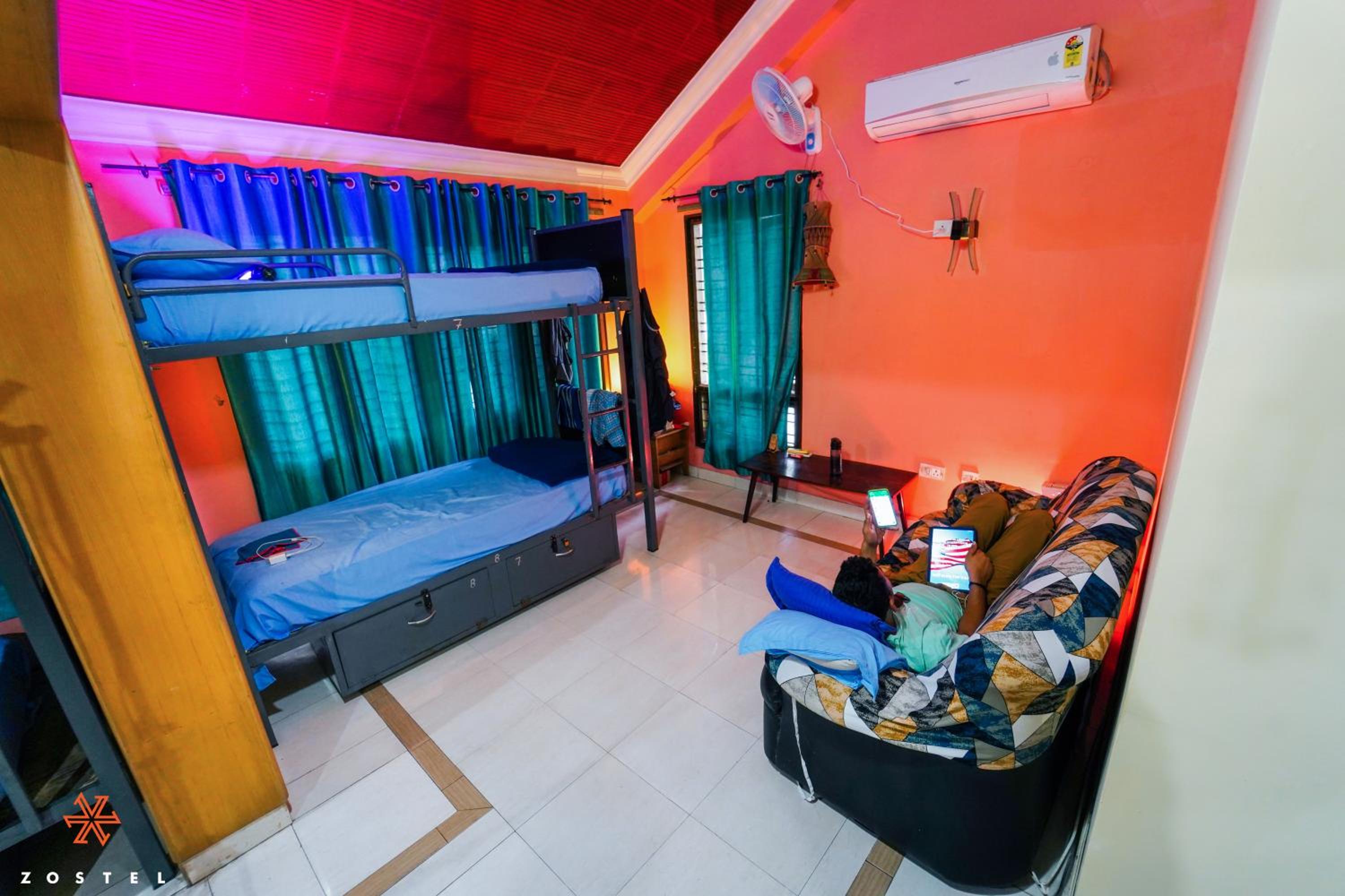 Bed in 8-Bed Dormitory Room photo 3