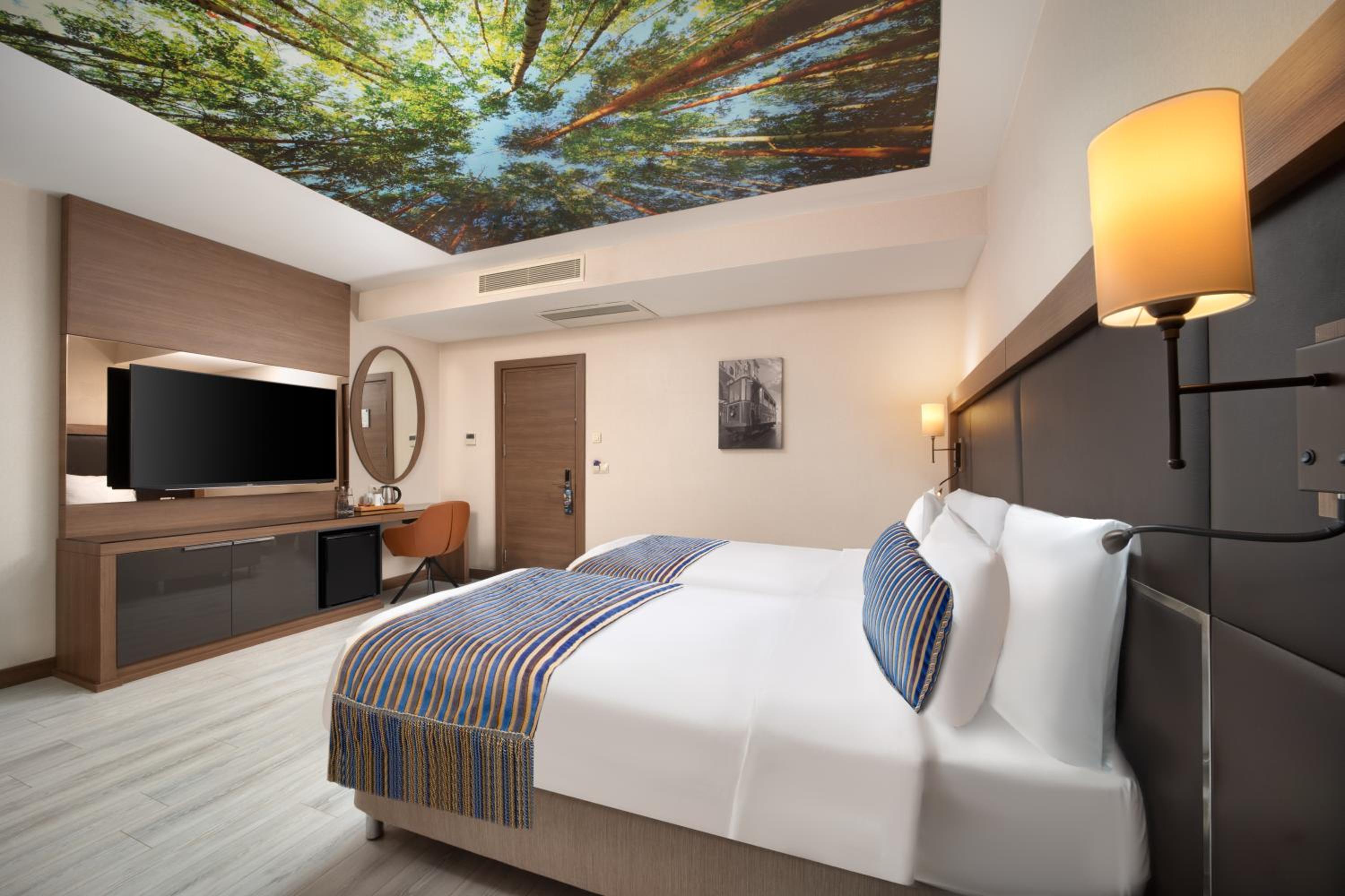 Standard Room , No Window, First Floor photo 2