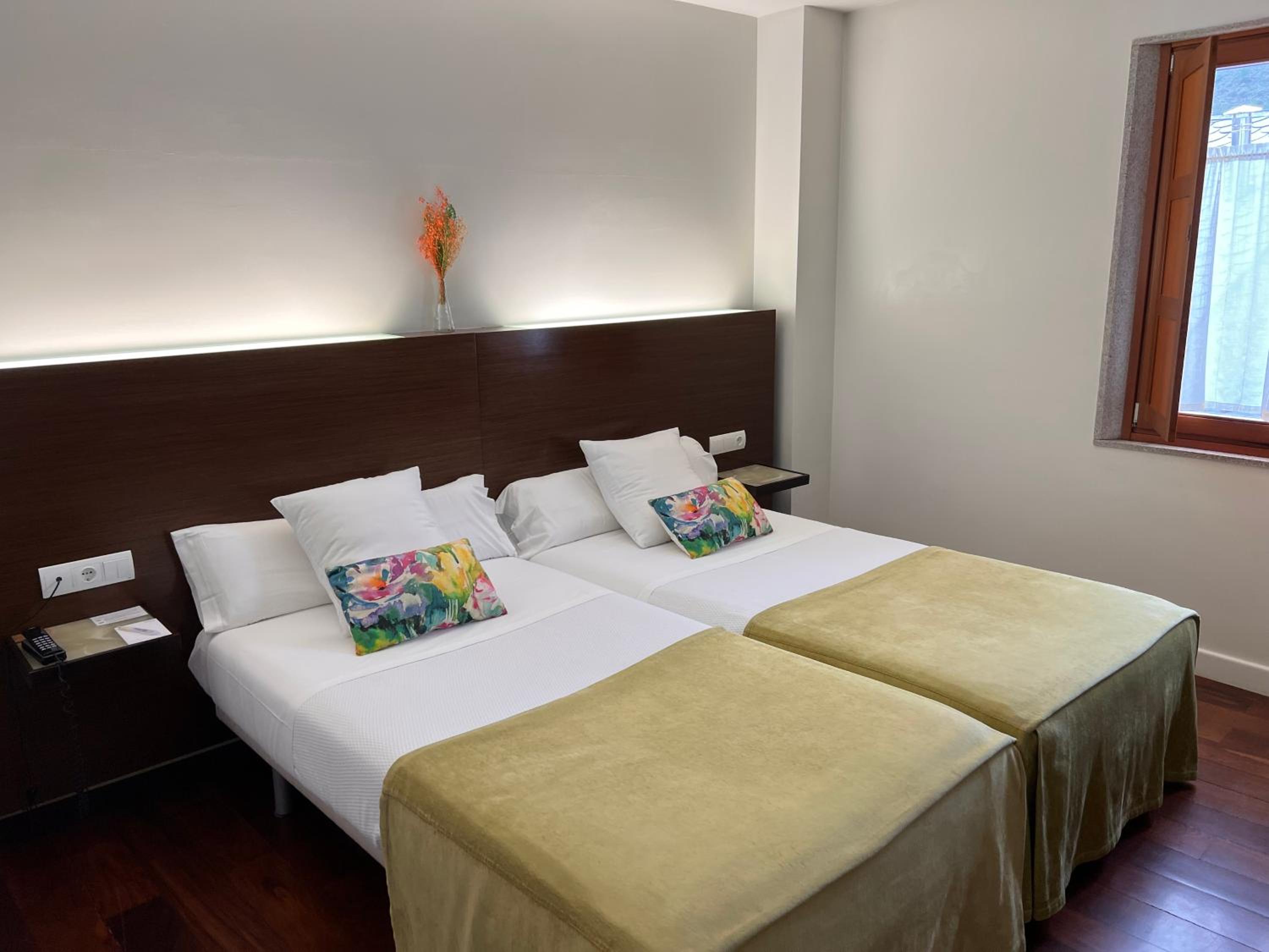 Standard Twin Room photo 2
