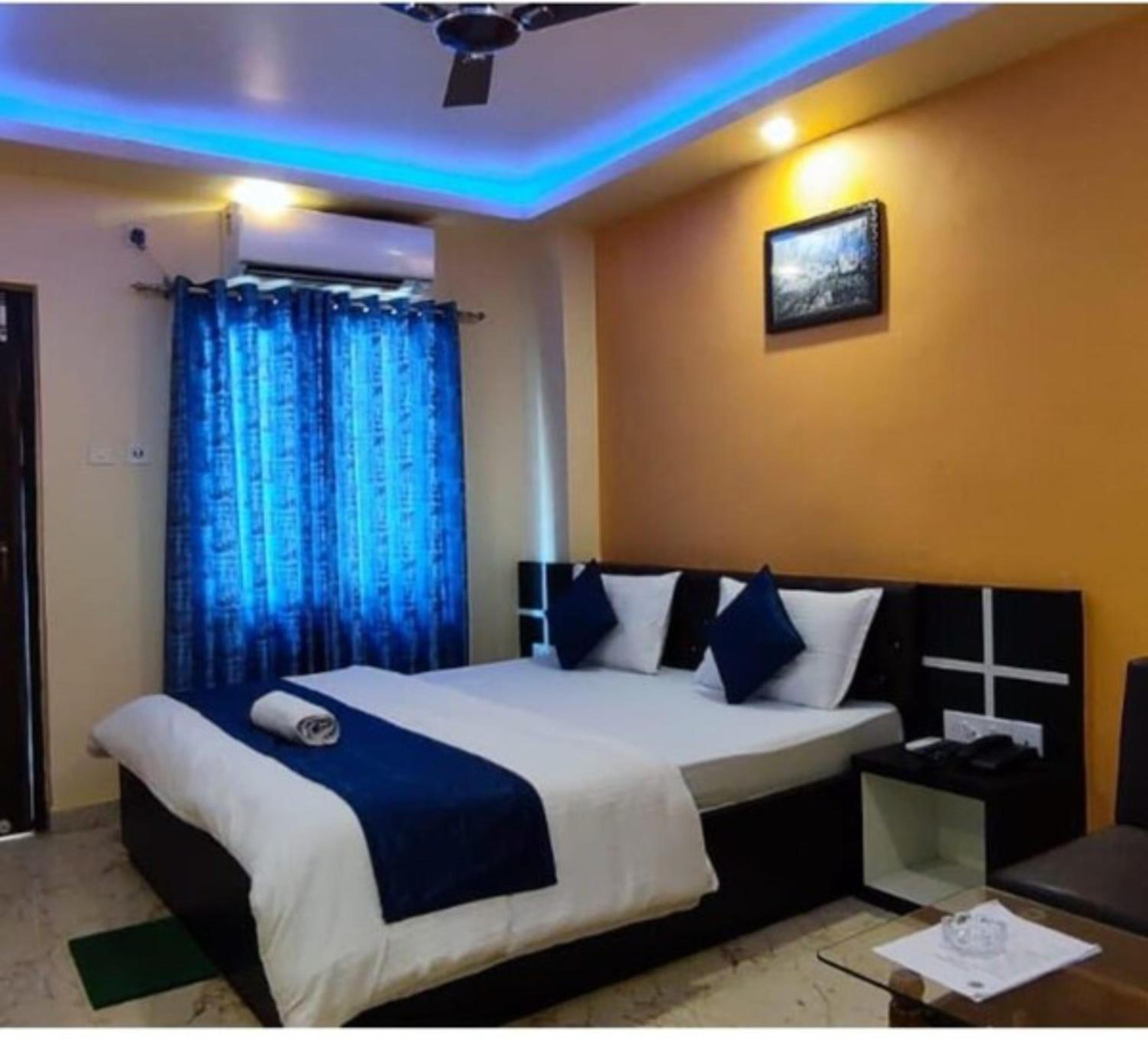 Deluxe King Room photo 2