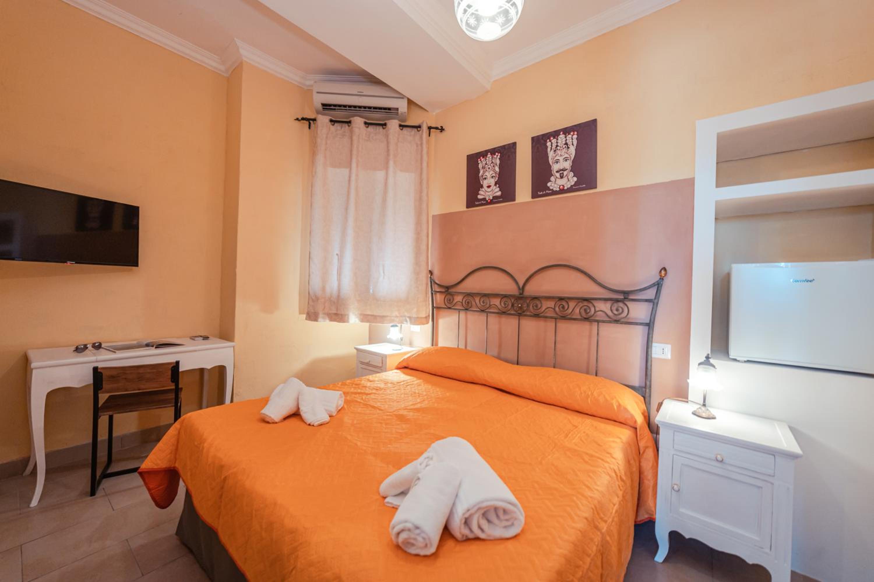 Small Double or Twin Room photo 3