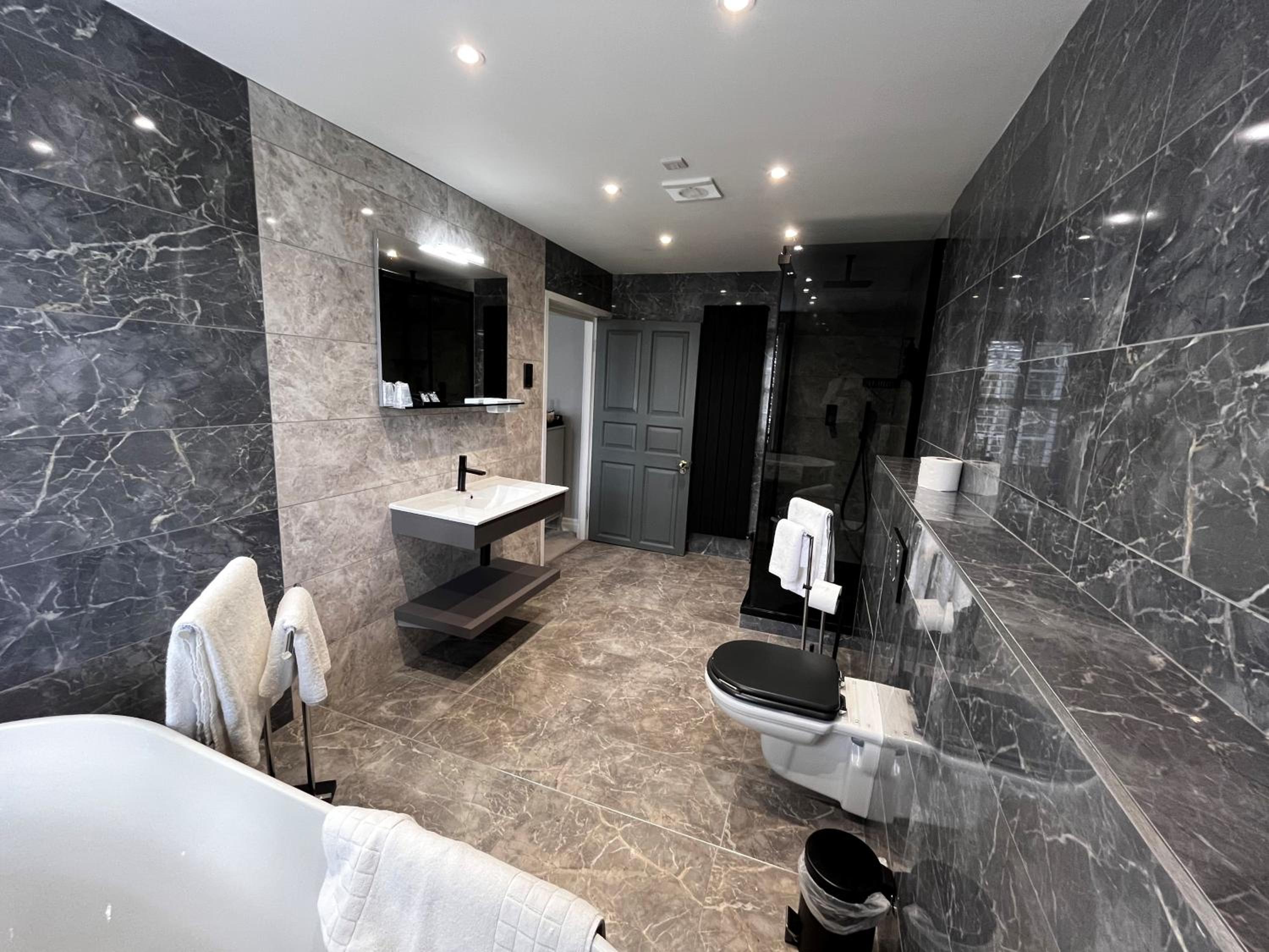 Suite - Photo 2