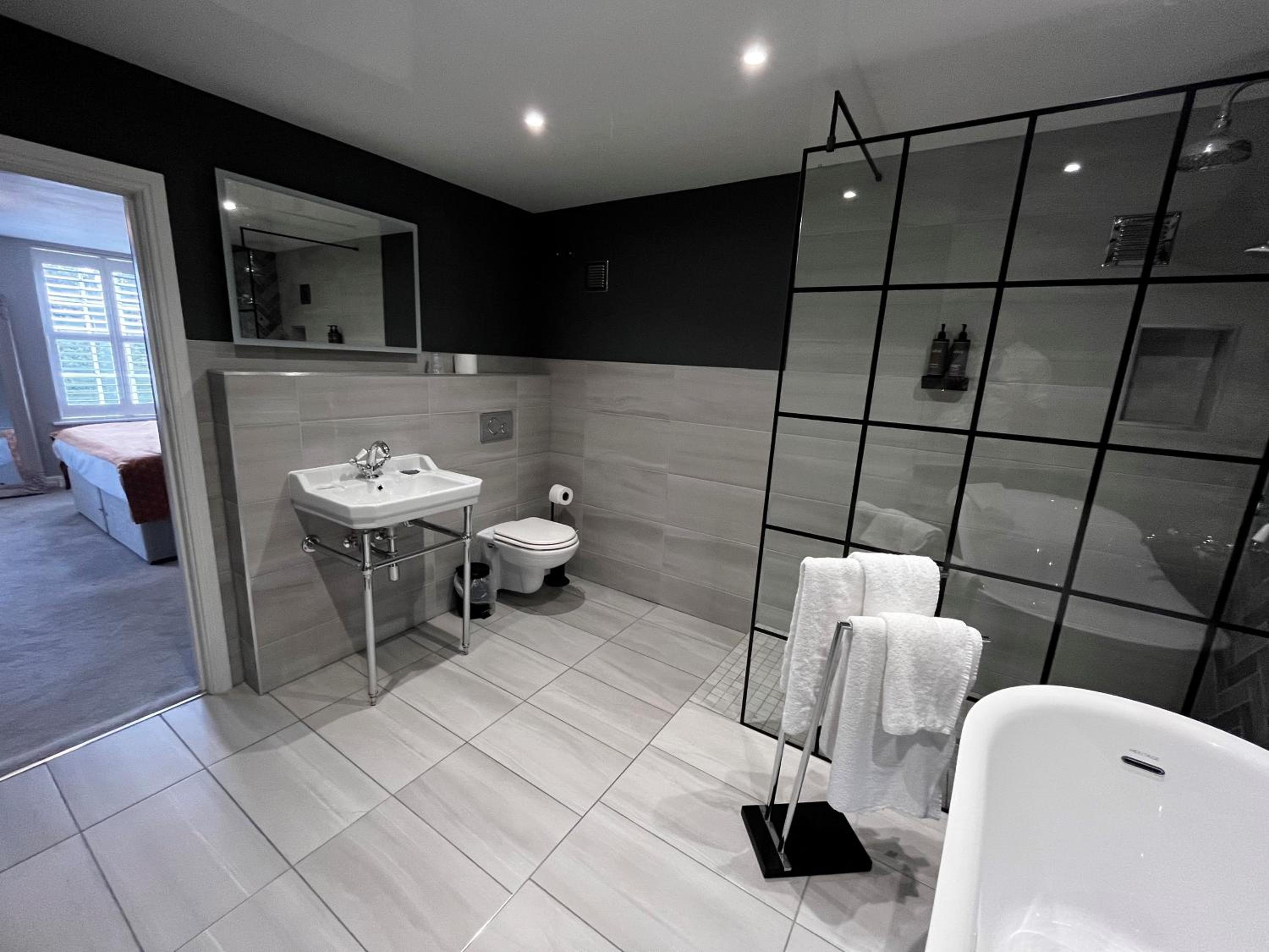 Suite - Photo 7