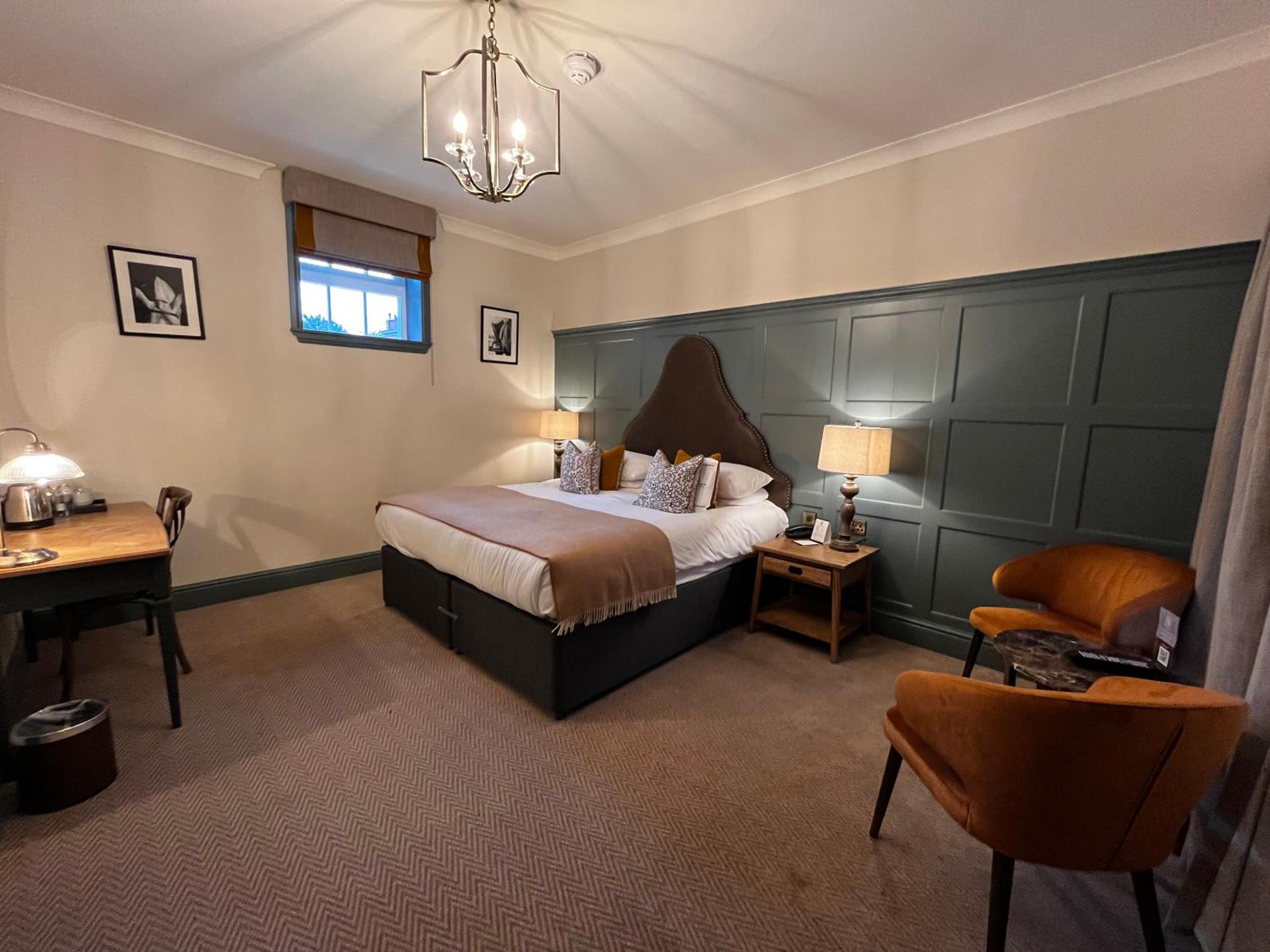 Superior King Room - Photo 8