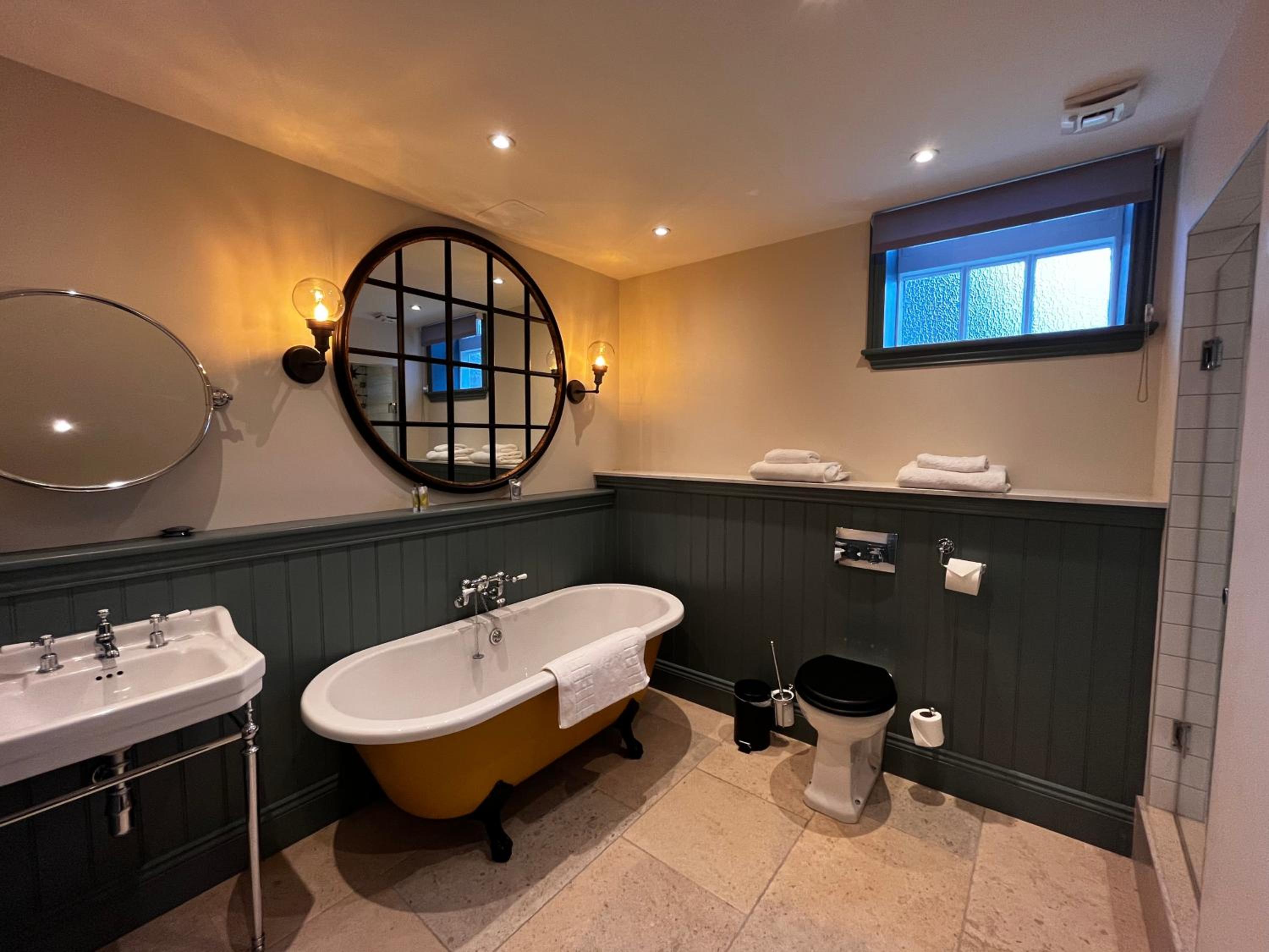 Superior King Room - Photo 2