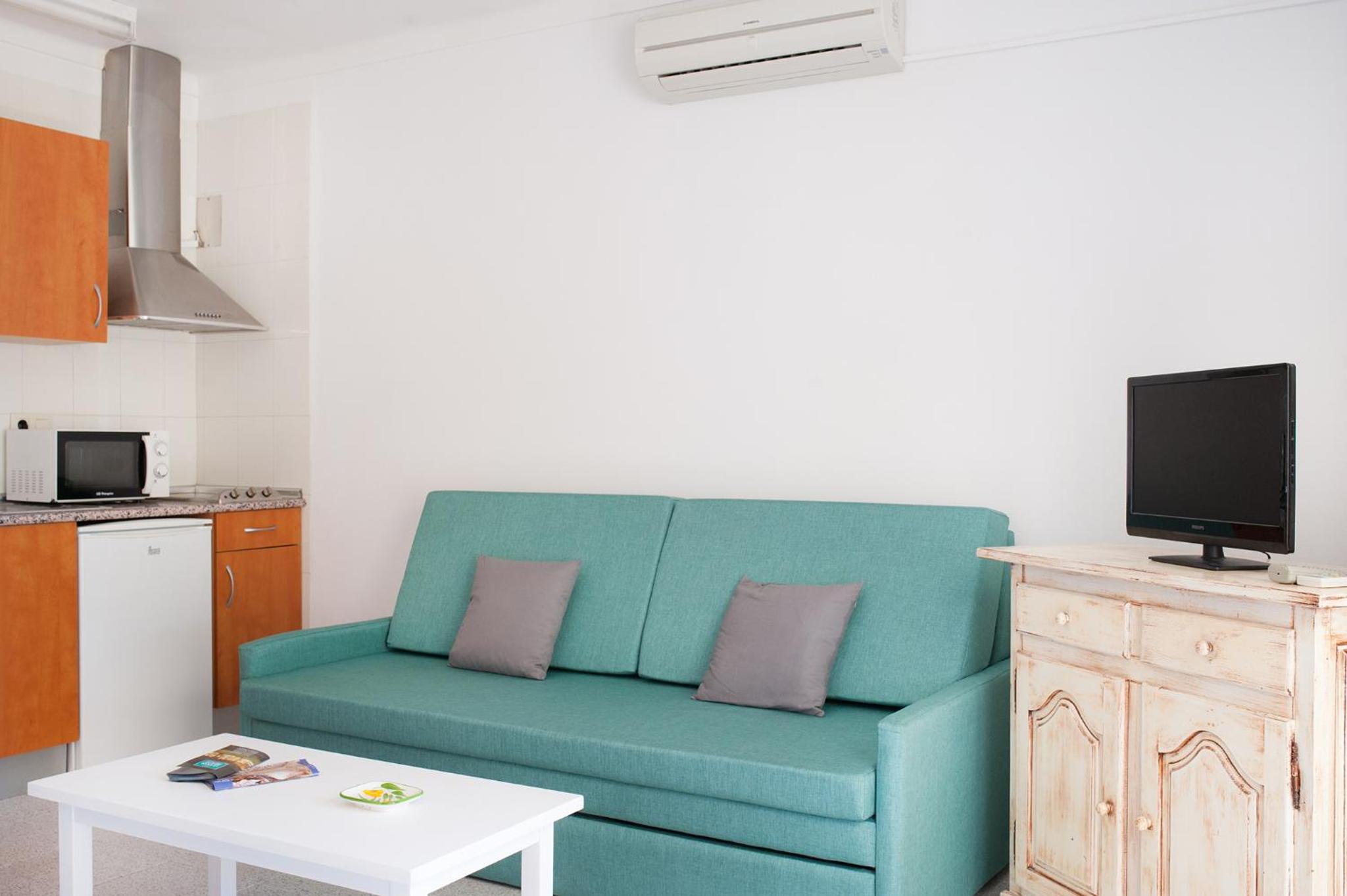 One-Bedroom Apartment with Garden photo 3