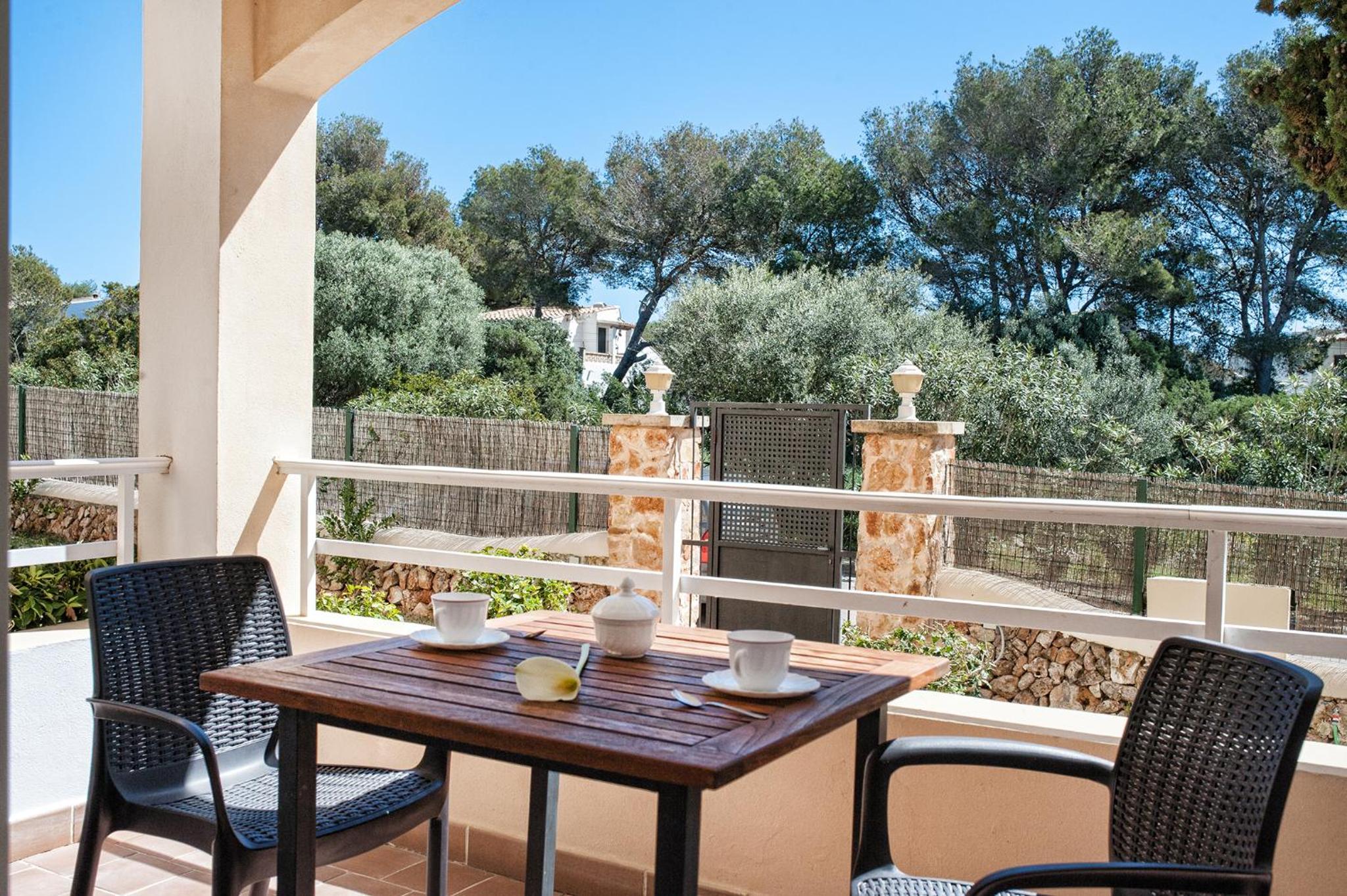 One-Bedroom Apartment with Garden photo 2