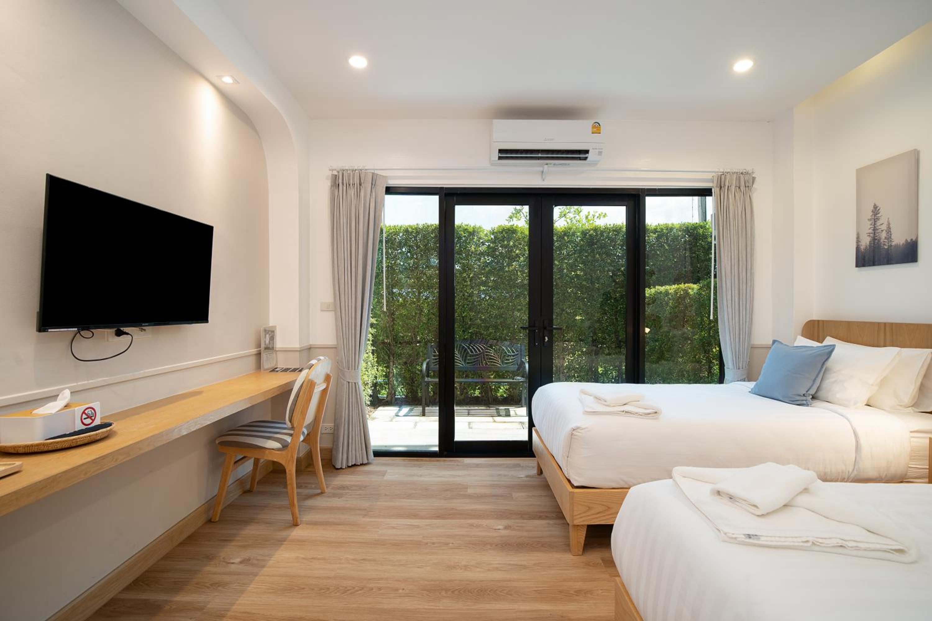 Standard Twin Room - Photo 7