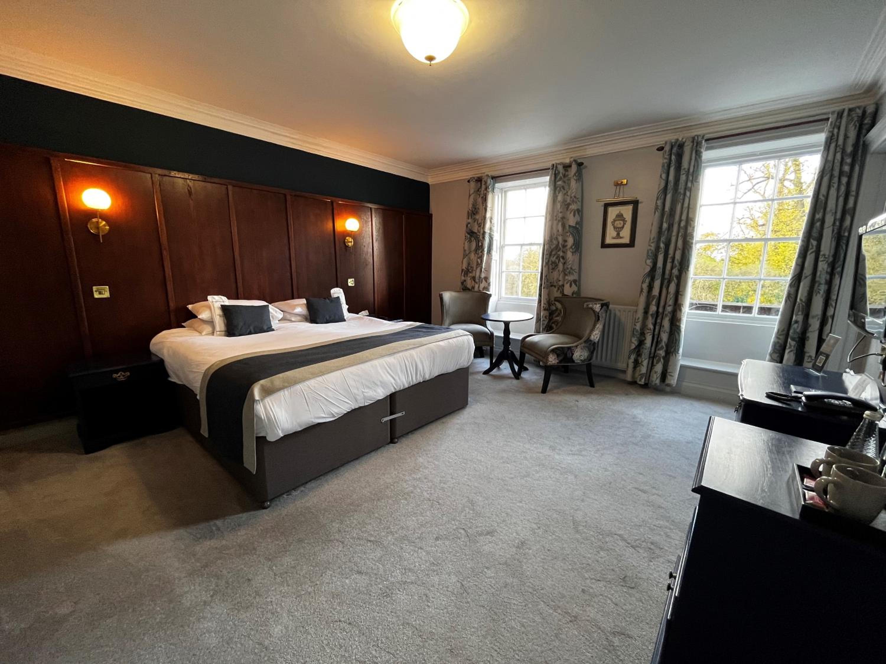 Executive Room - Photo 1