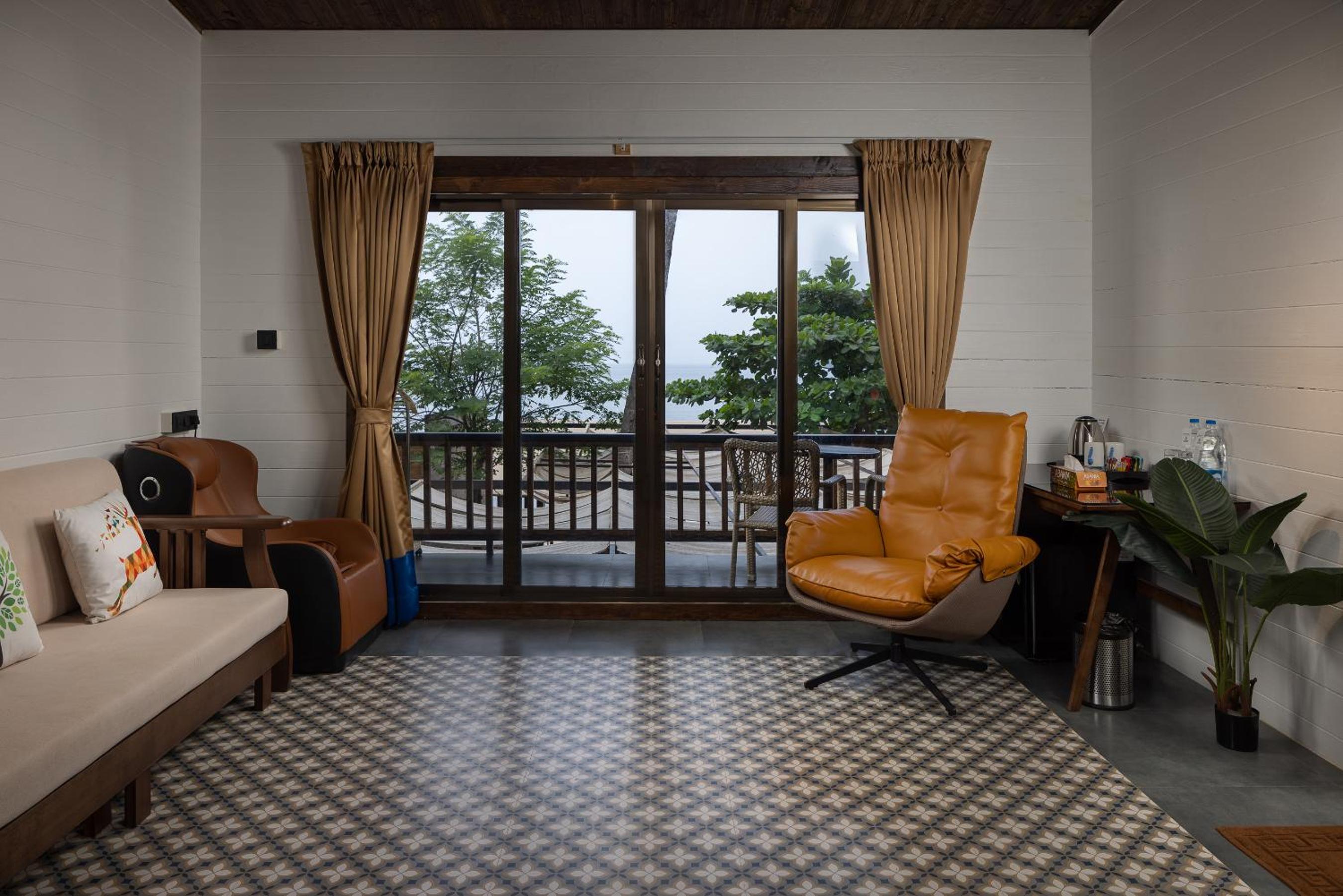 Luxury Partial Sea View Suite with Indoor Jacuzzi ( Destiny)  photo 2