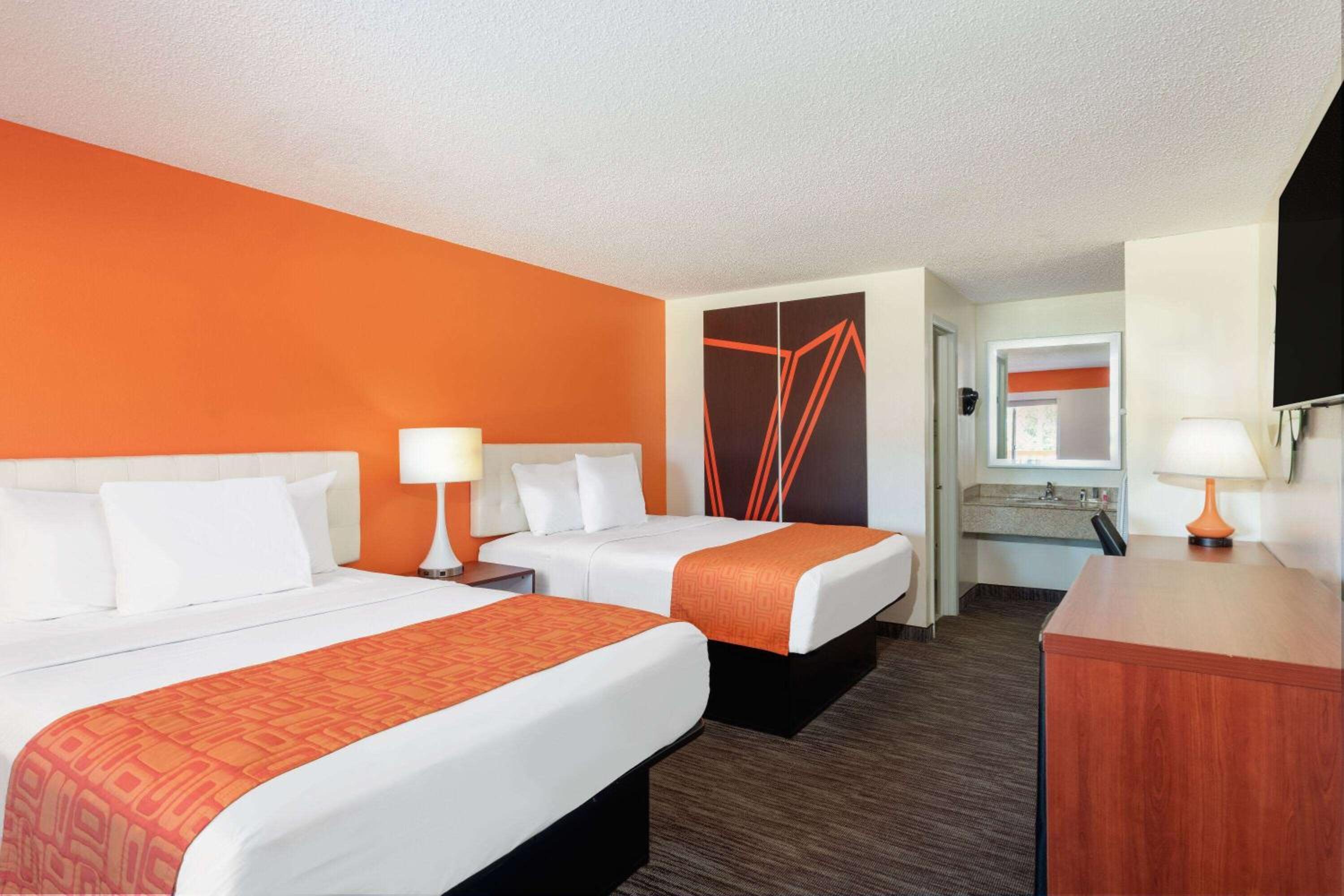 Queen Room with Two Queen Beds - Non-Smoking - Photo 1