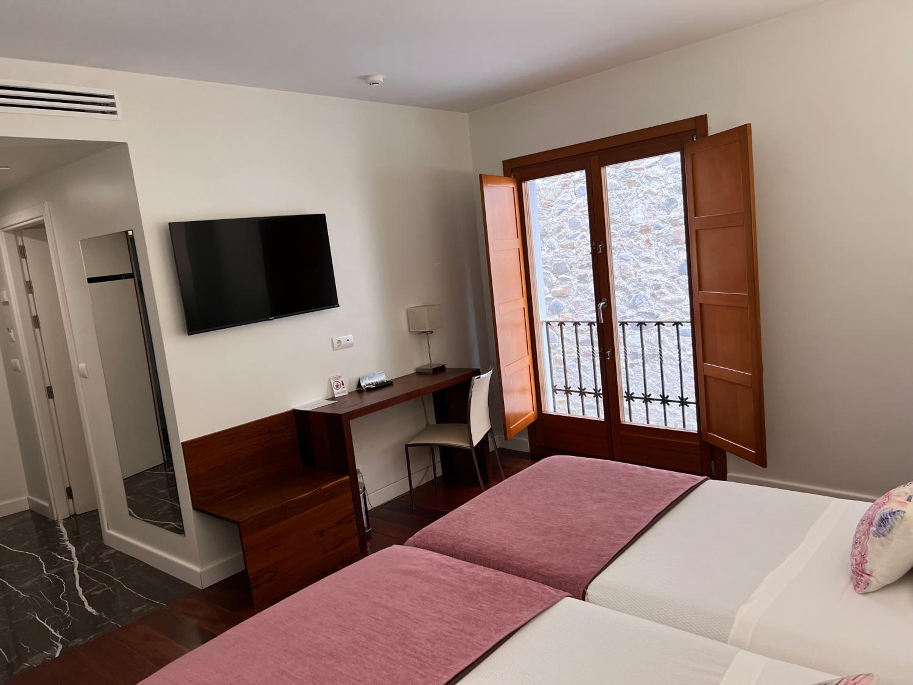 Superior Twin Room photo 3