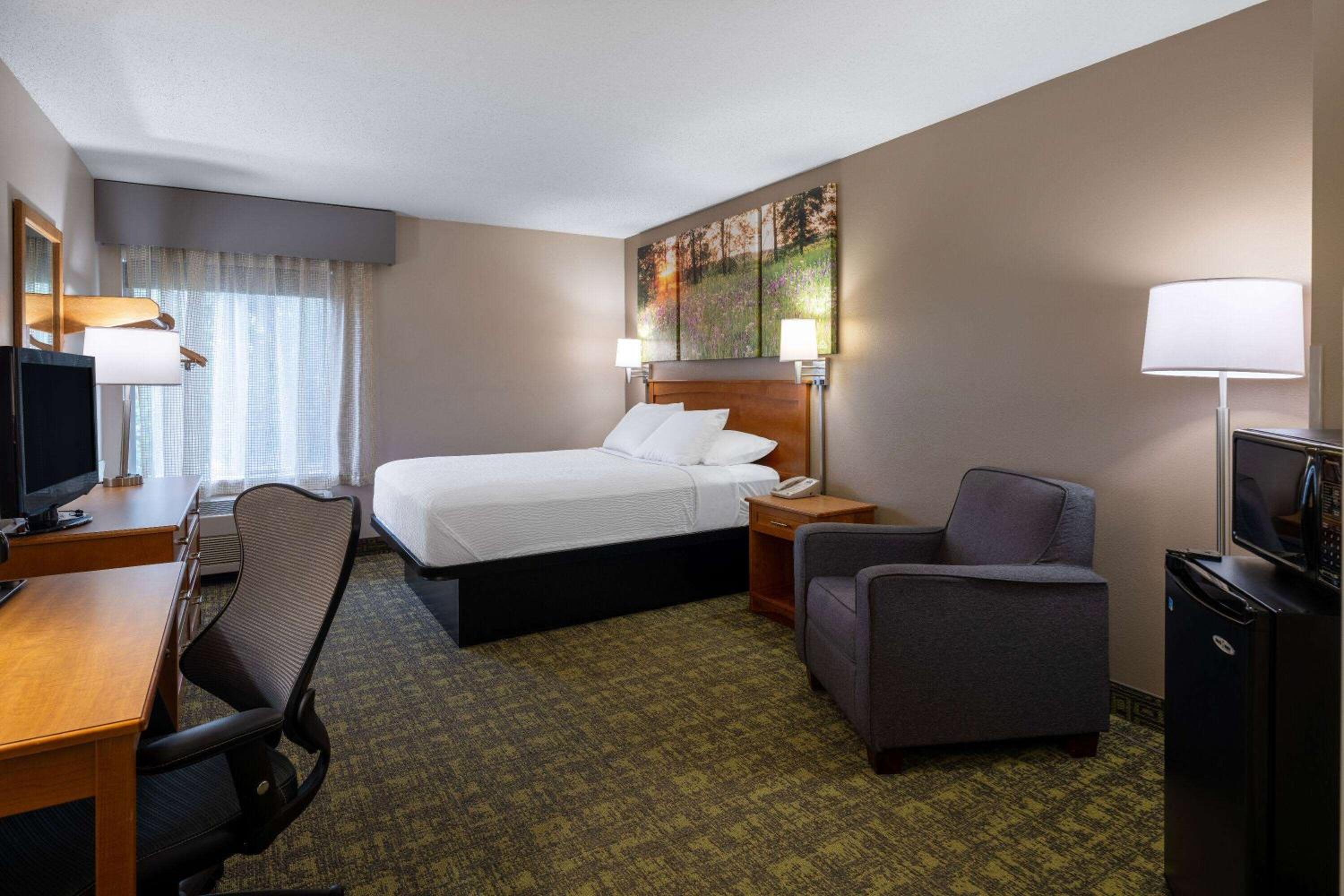 Queen Room - Mobility Access/Non-Smoking - Photo 2