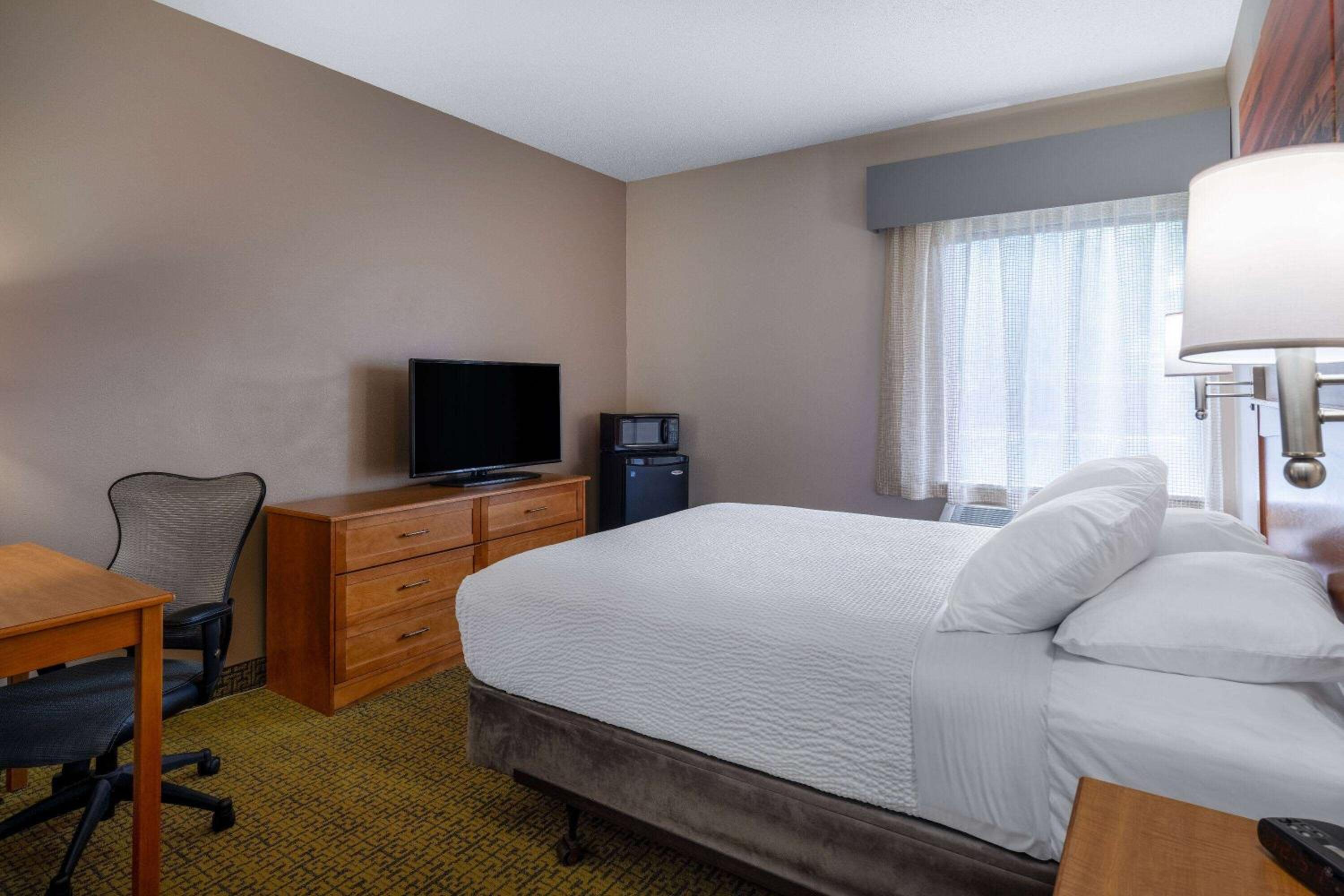 Queen Room - Mobility Access/Non-Smoking - Photo 4