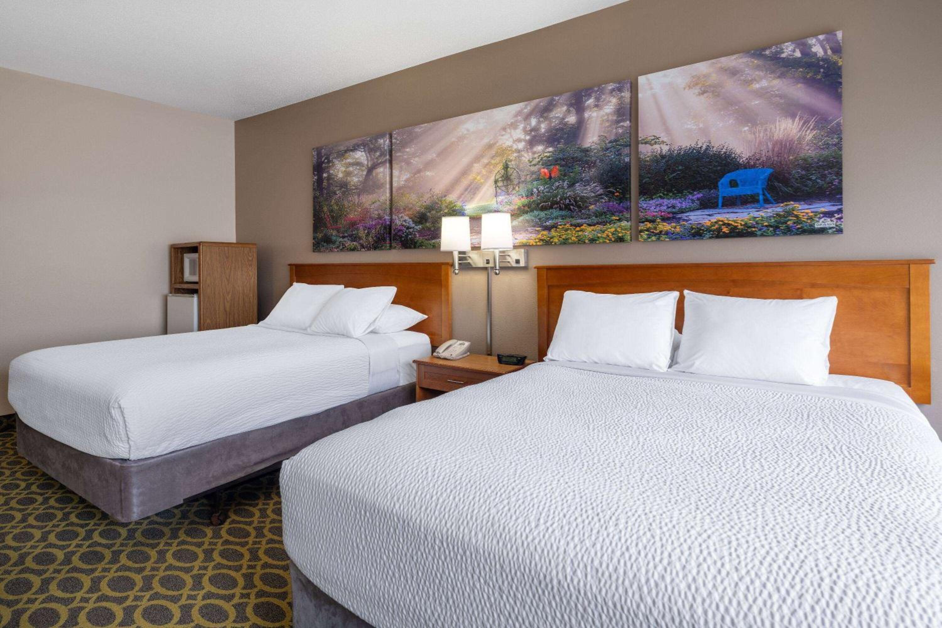 Queen Room with Two Queen Beds - Mobility Access/Non-Smoking - Photo 3