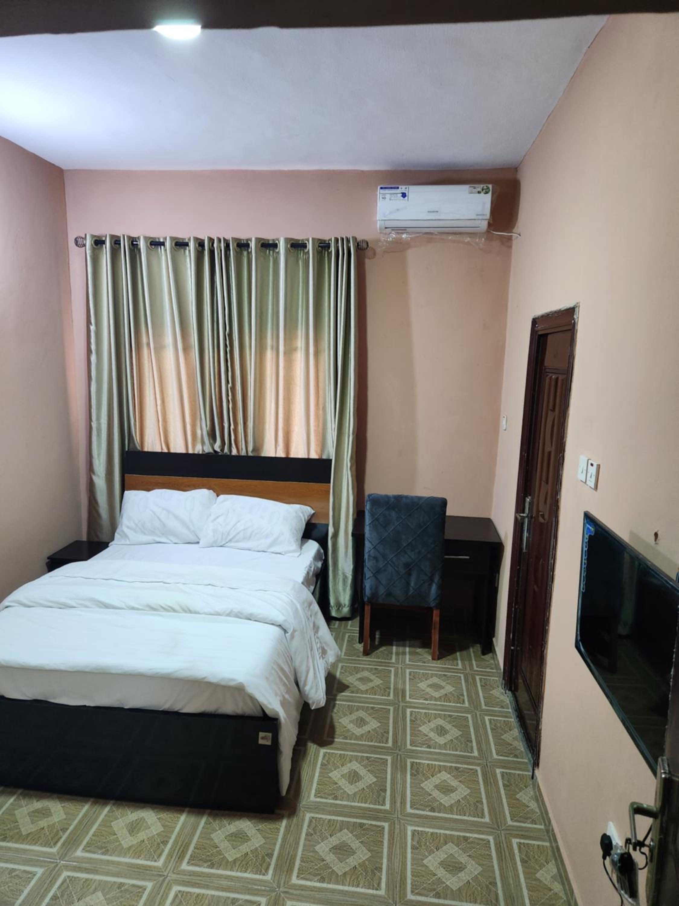 Budget Double Room photo 2