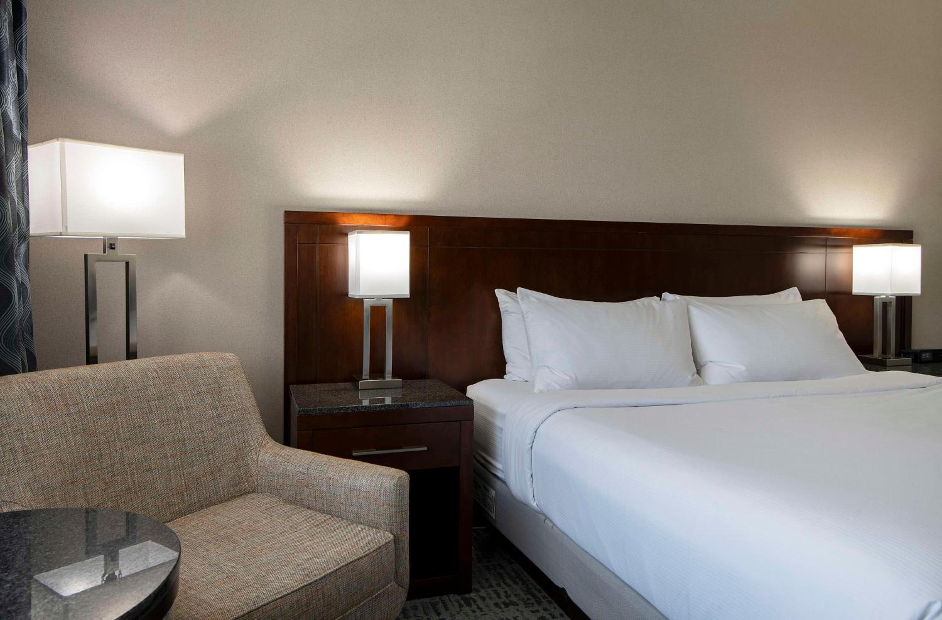 King Room - Non-Smoking - Photo 5