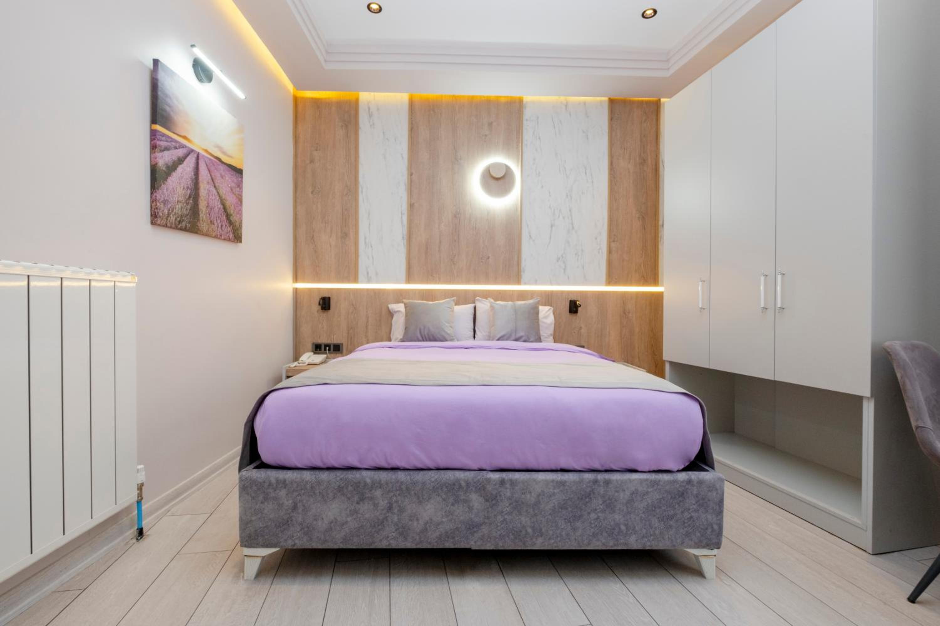 Deluxe Room - Photo 12