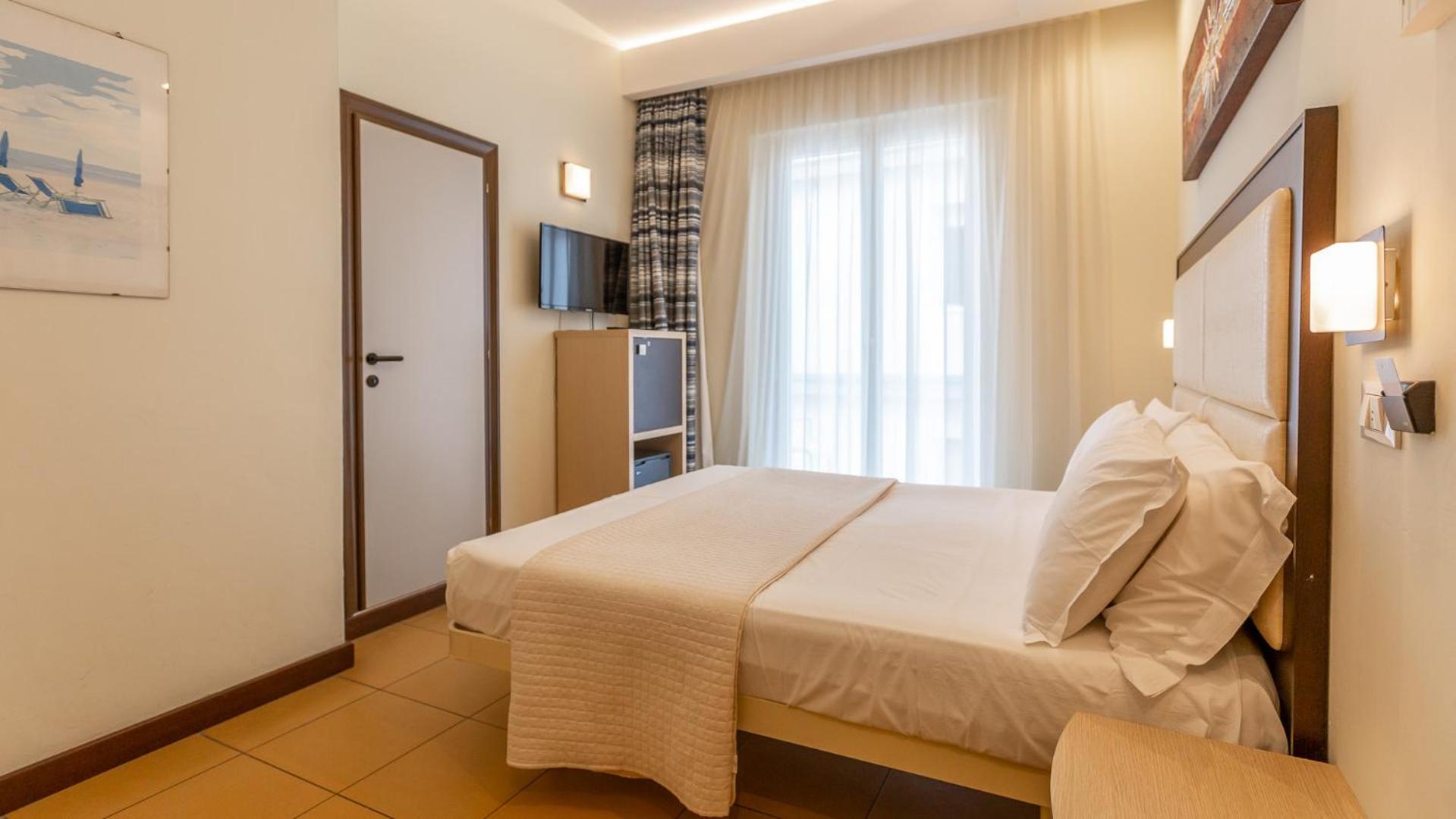 Double or Twin Room - Photo 10