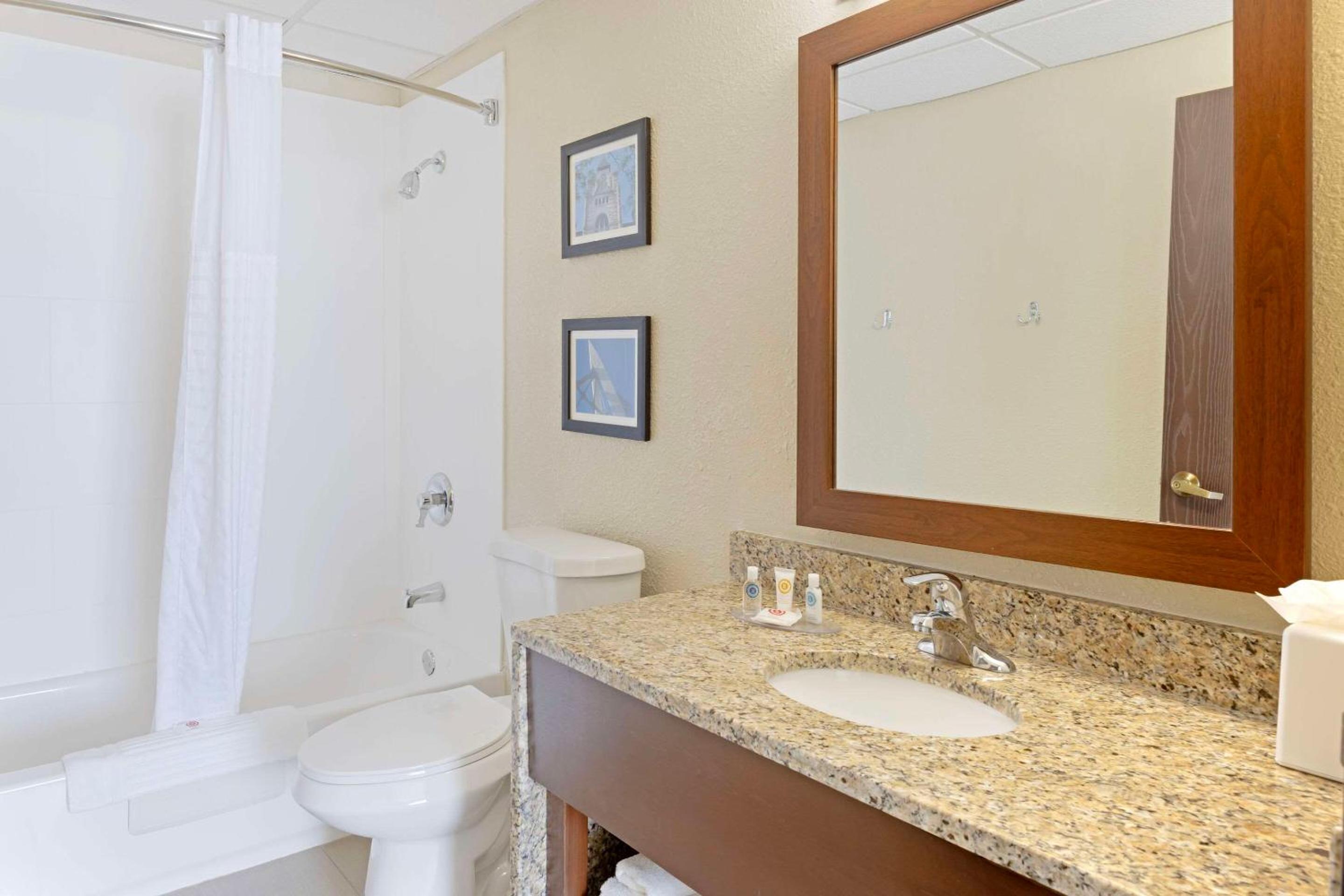 King Room - Non-Smoking - Photo 1