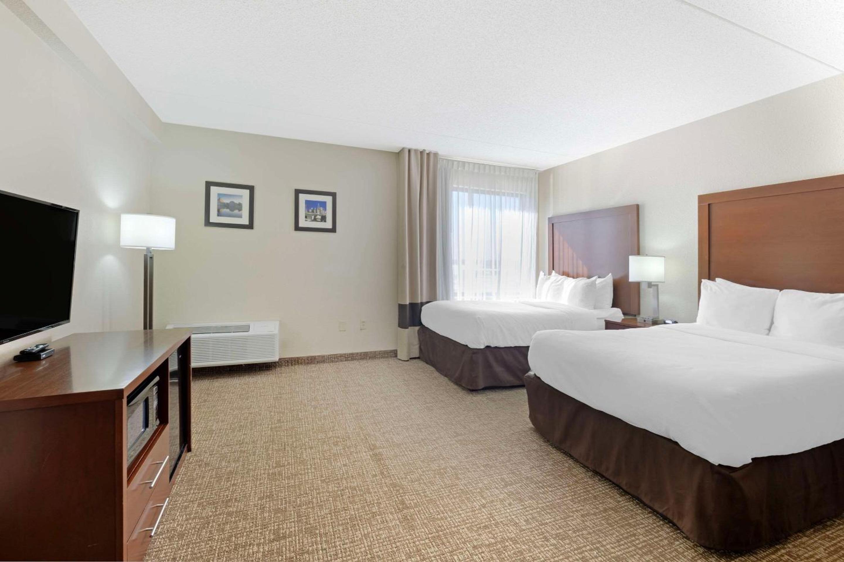 Double Room with Two Double Beds - Non-Smoking - Photo 2