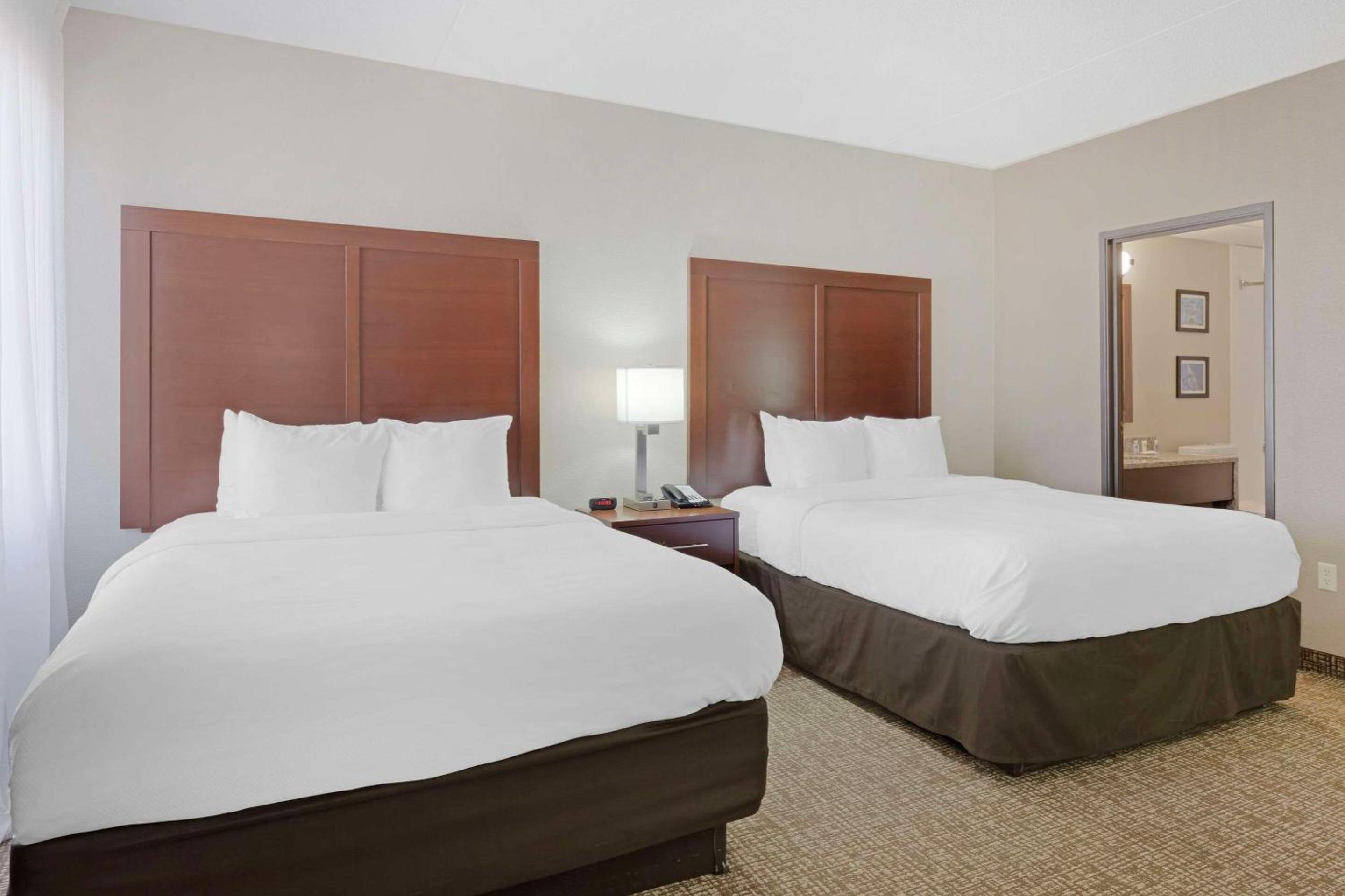Queen Suite with Two Queen Beds - Non-Smoking - Photo 1