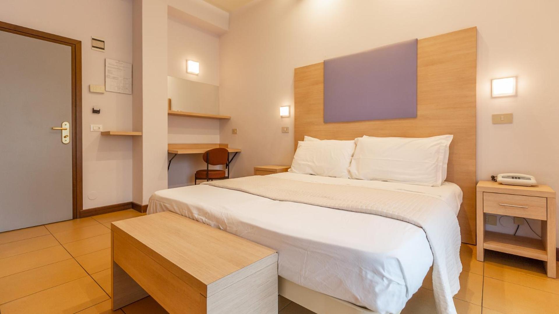 Double or Twin Room - Photo 4