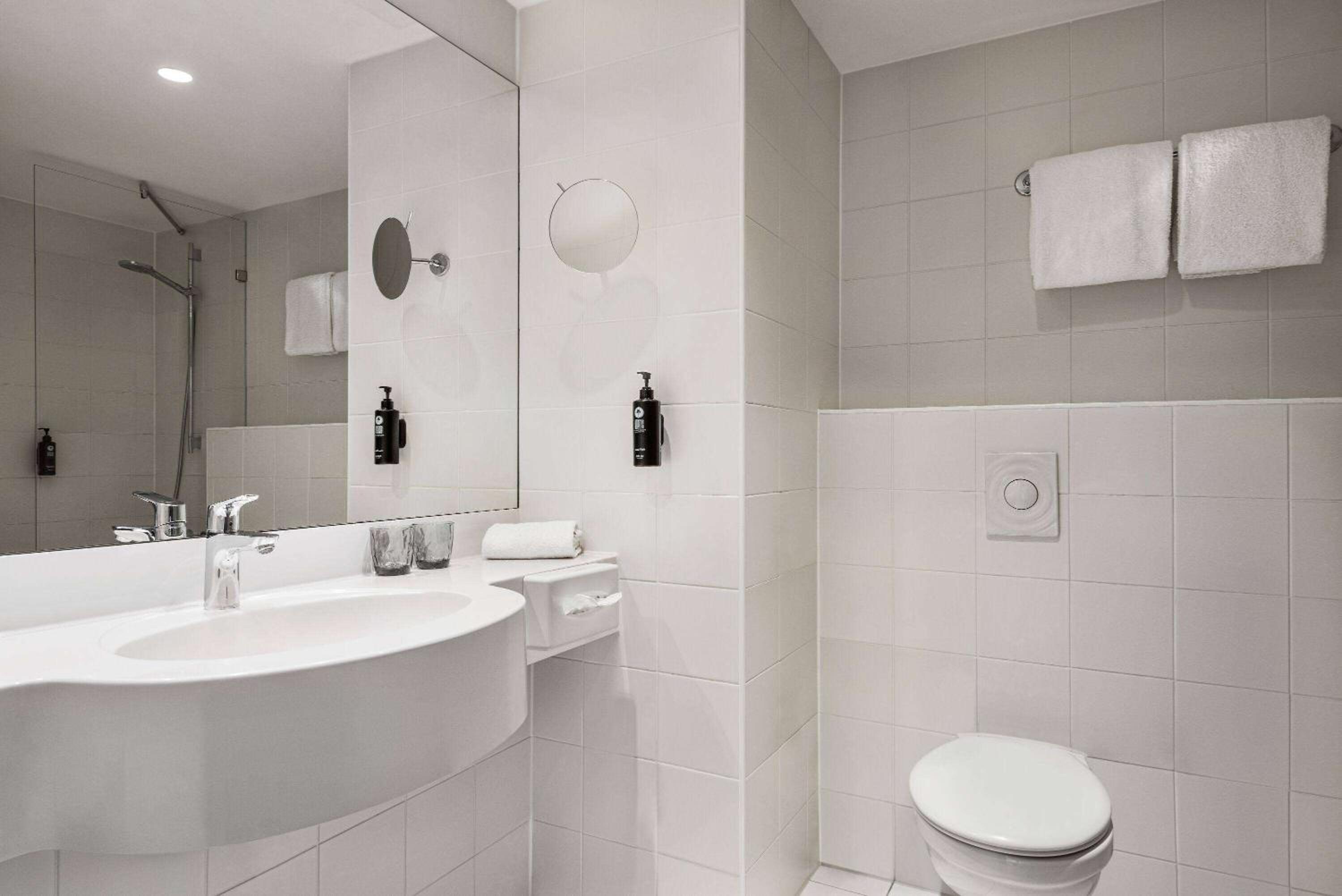 Comfort Accessible Room - Photo 4