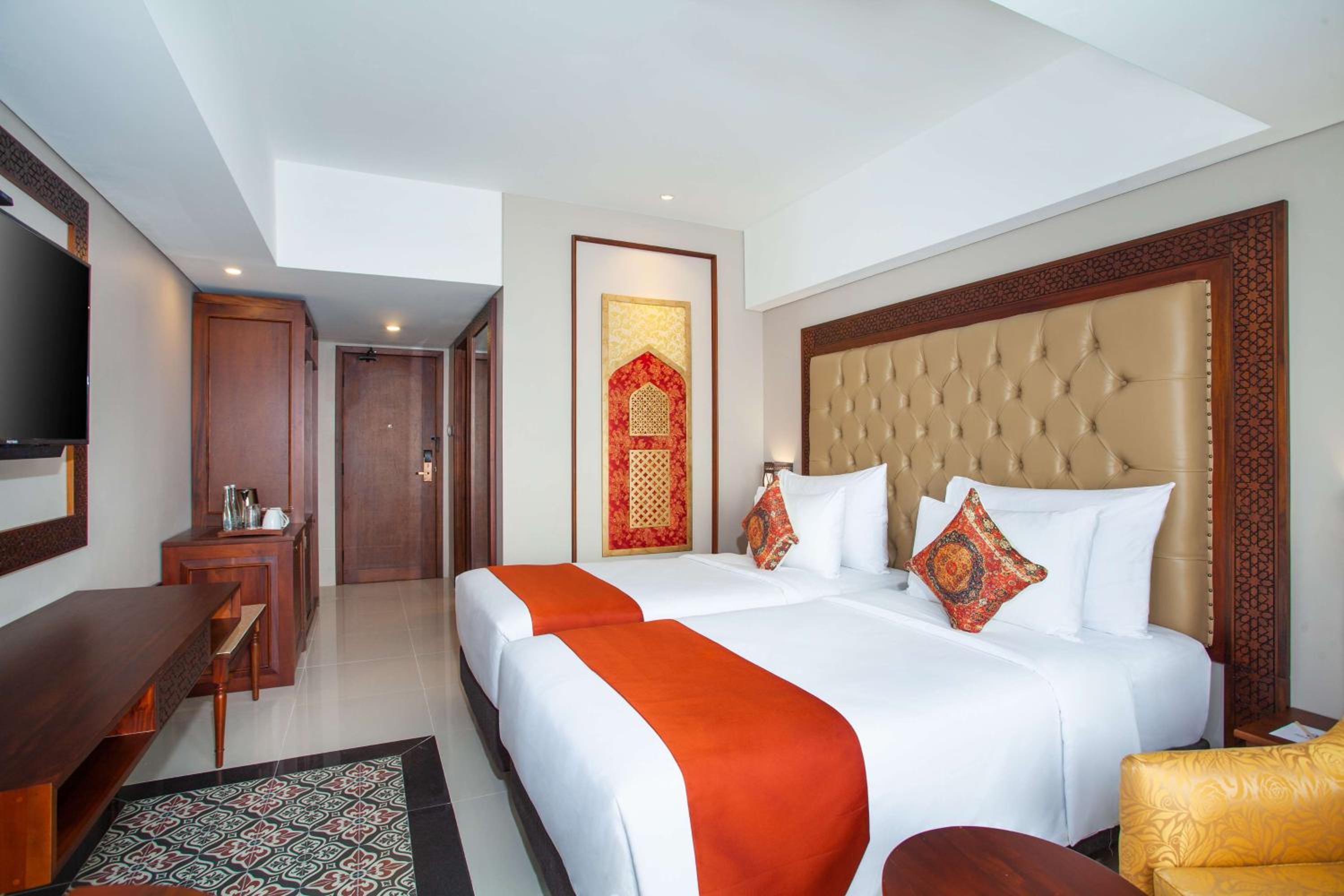 Deluxe Twin Room with Shower - Smoking - Photo 4
