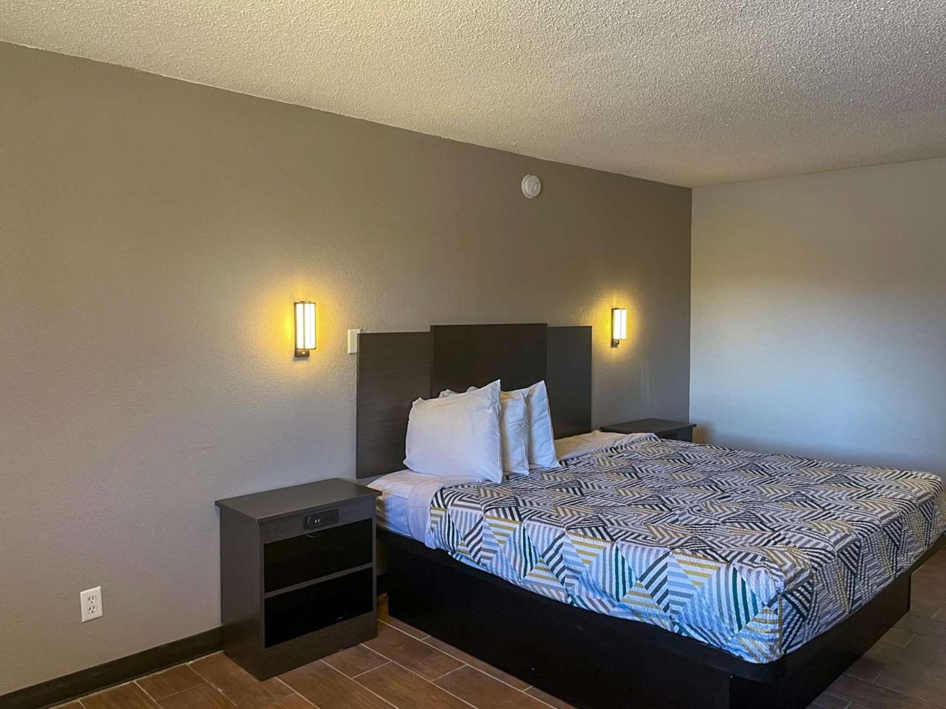 King Room - Non-Smoking