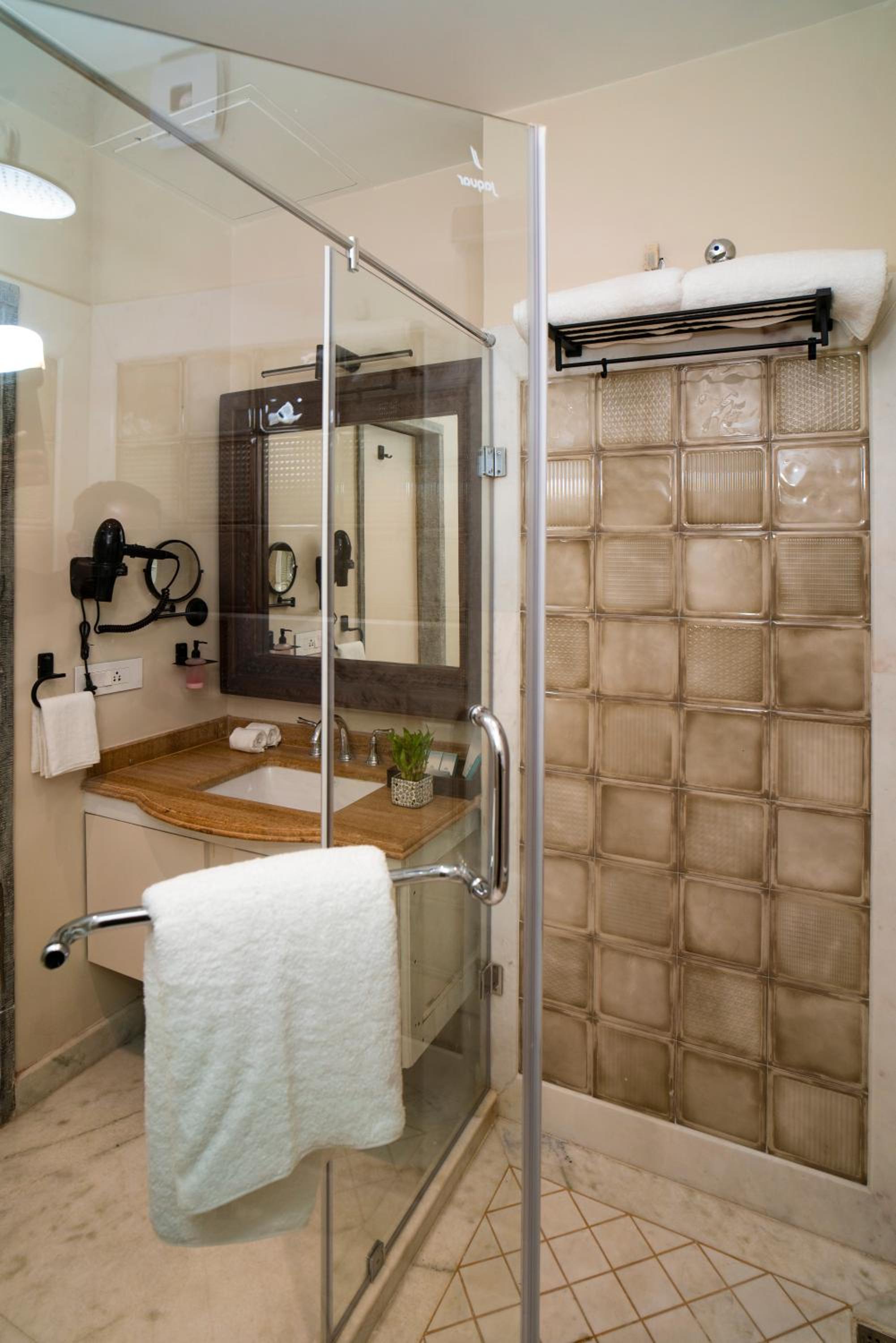 Deluxe Double Room with Balcony photo 3