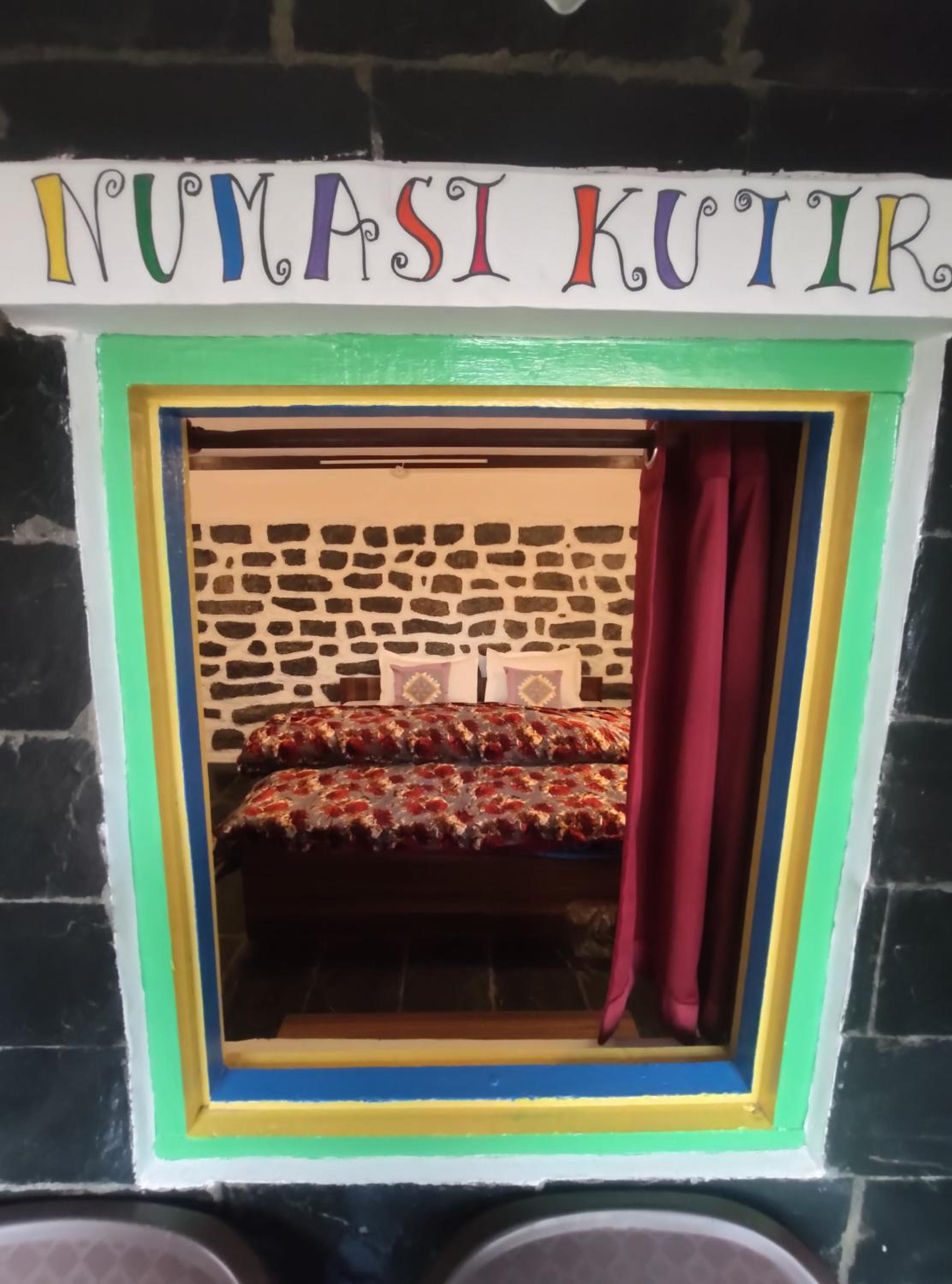 Deluxe Room (2 Adults + 1 Child)