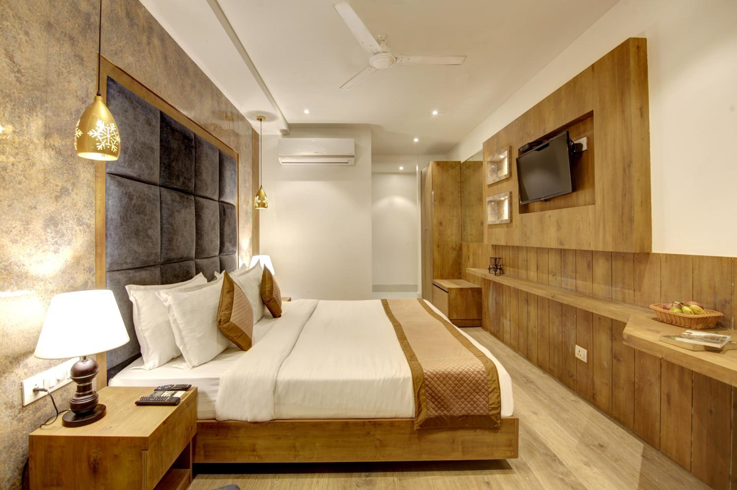 Oak Room - Photo 10