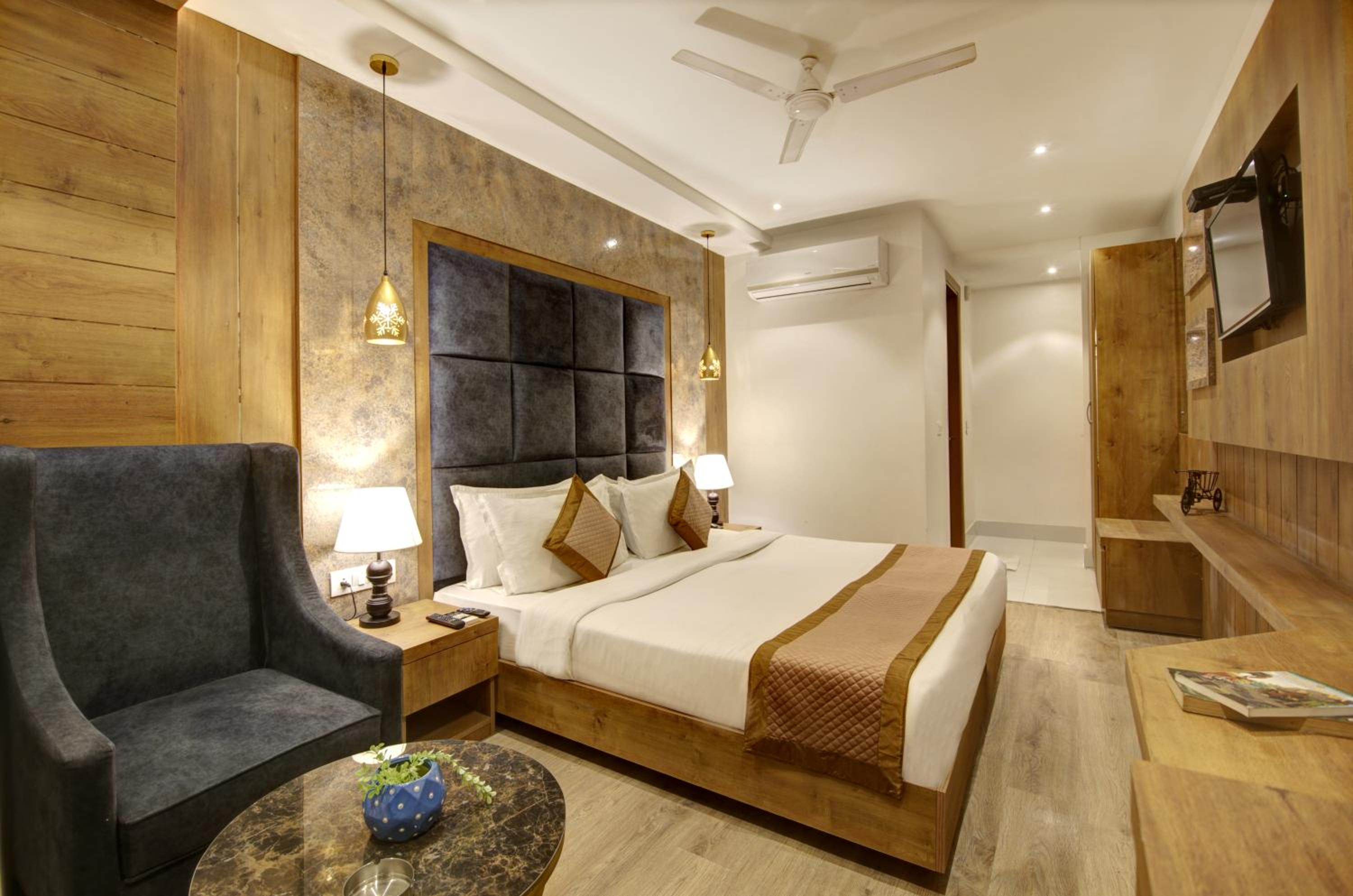 Oak Room - Photo 11