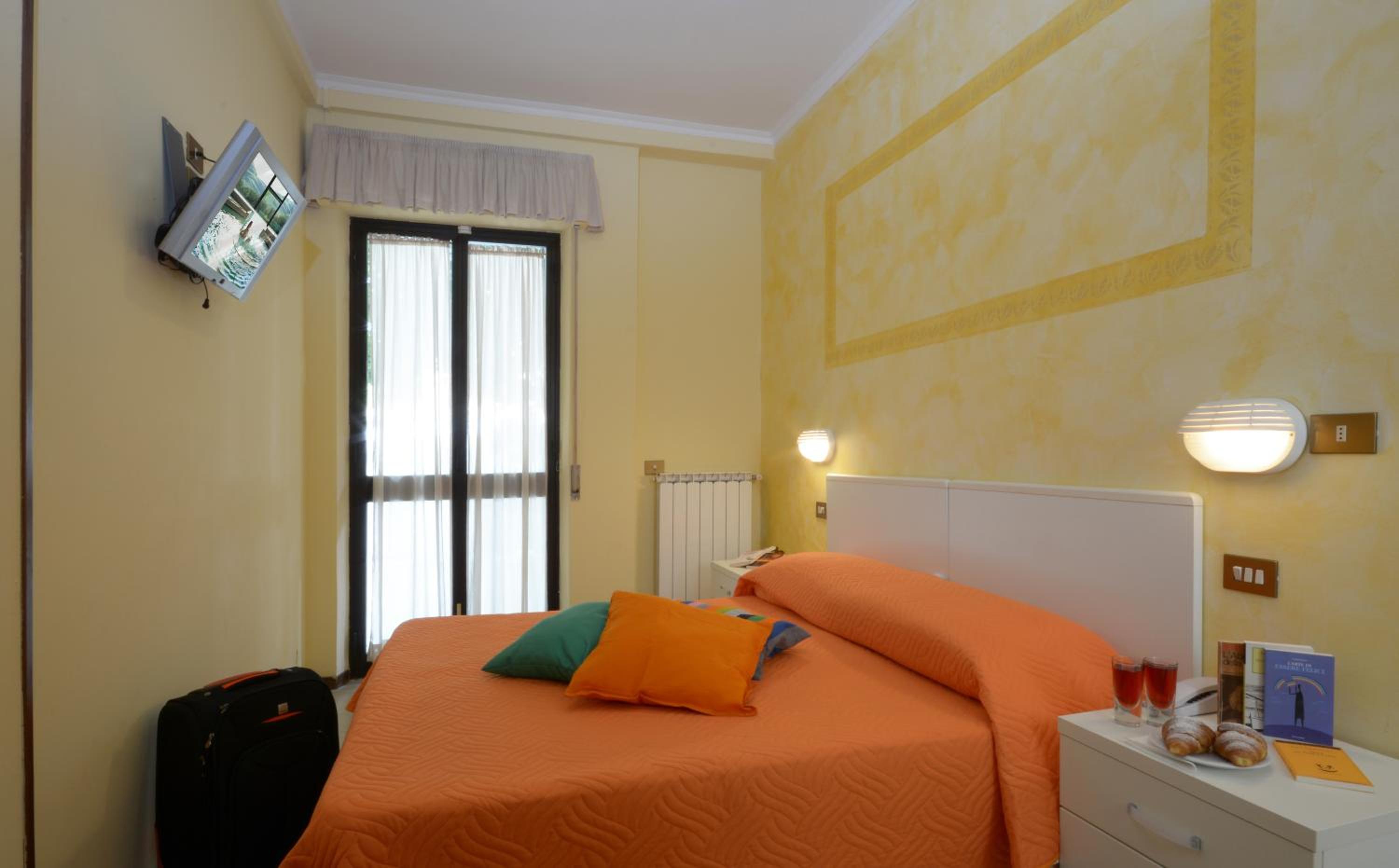 Double or Twin Room - Photo 23