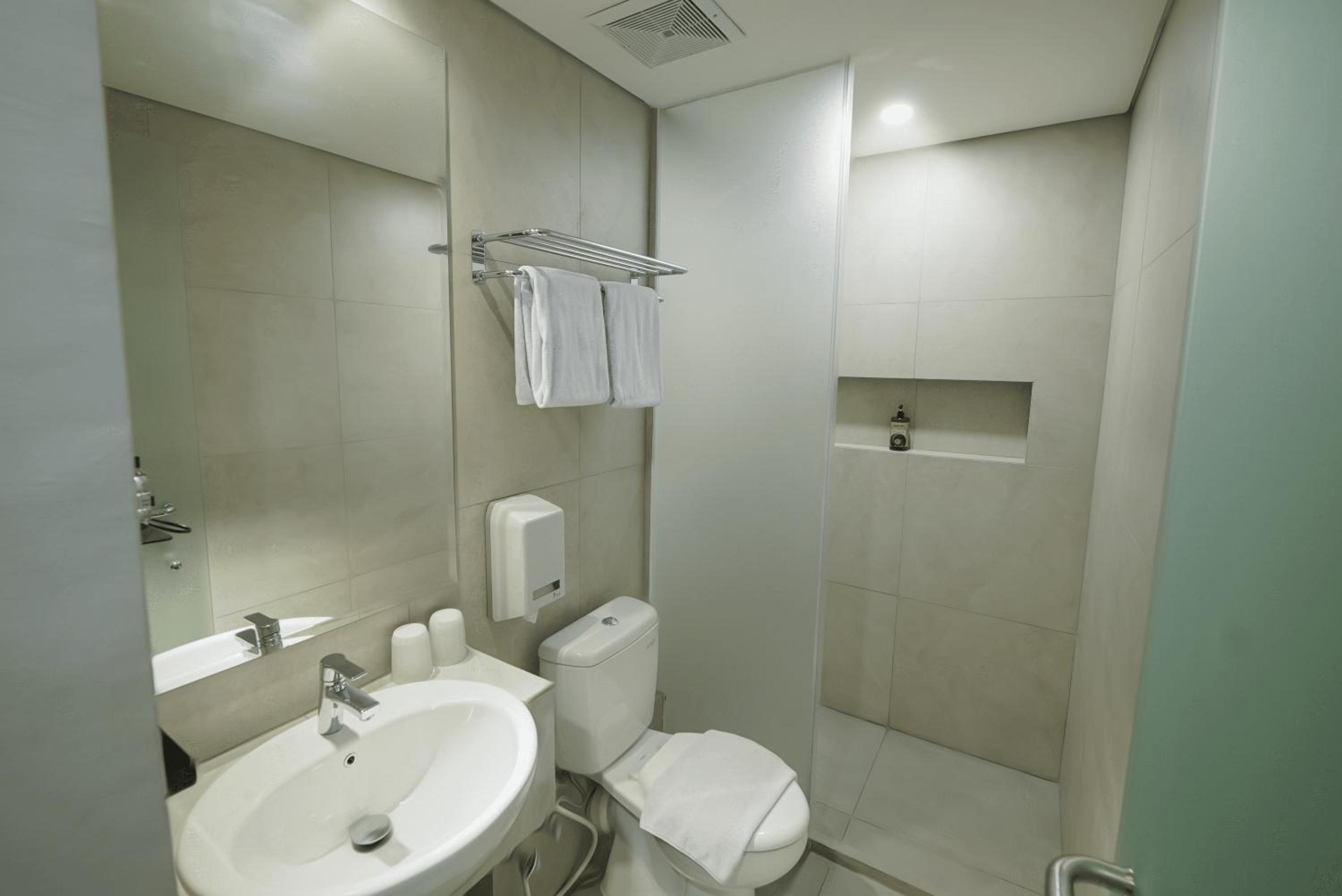 Large Double Room - Photo 4