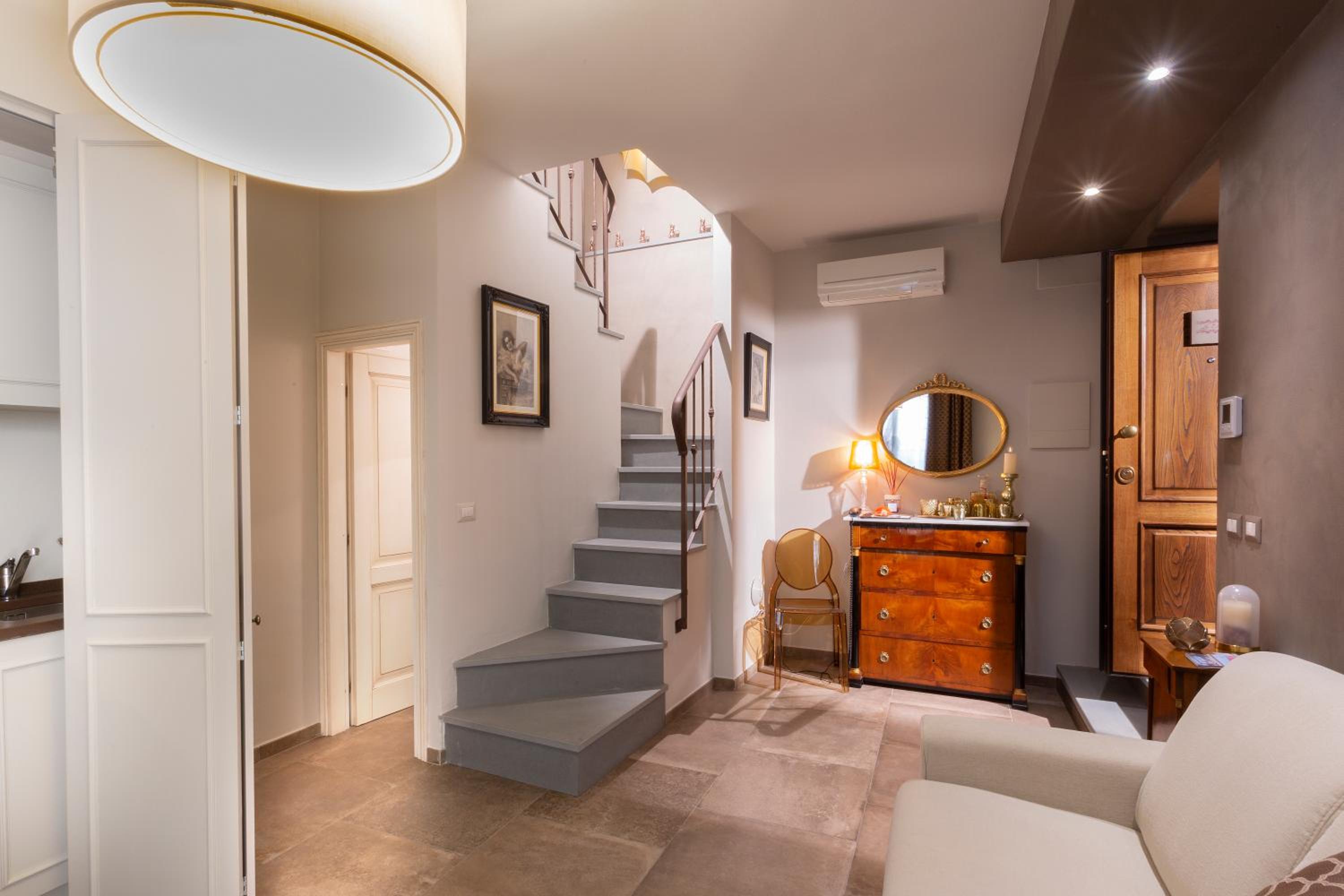 Luxury Split Level Apartment  photo 2