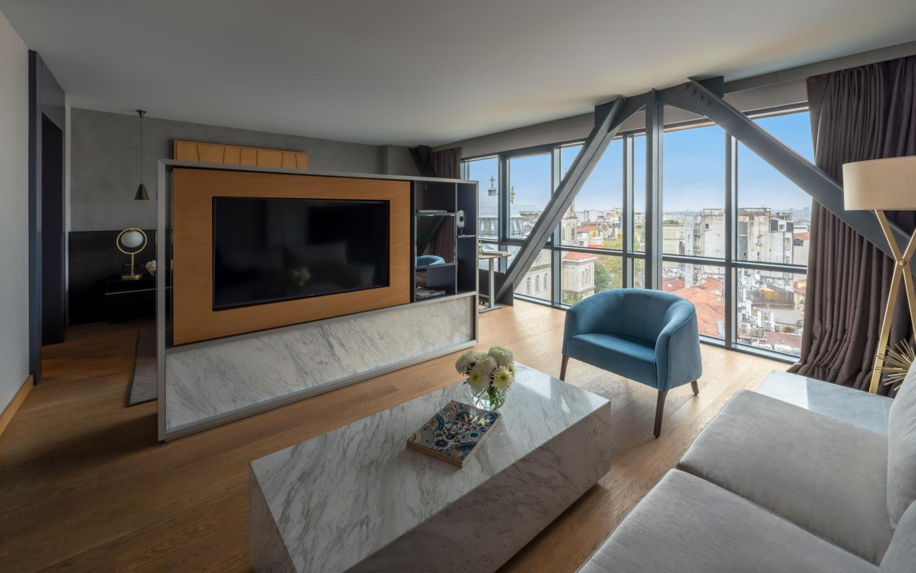 Signature Suite, Taksim Square view, Club Millesime access, King size bed thumbnail 5