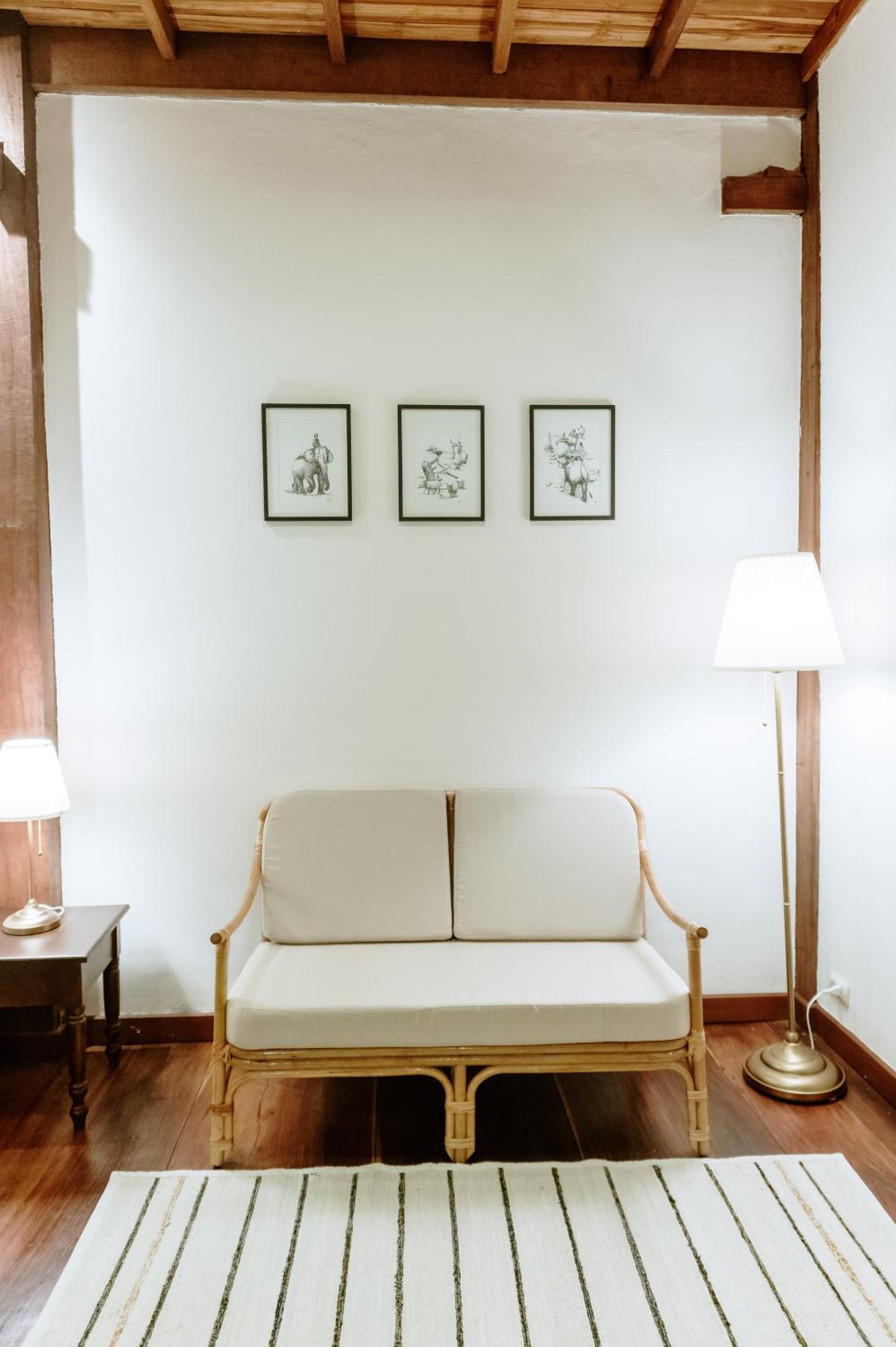 Deluxe Room - Photo 12