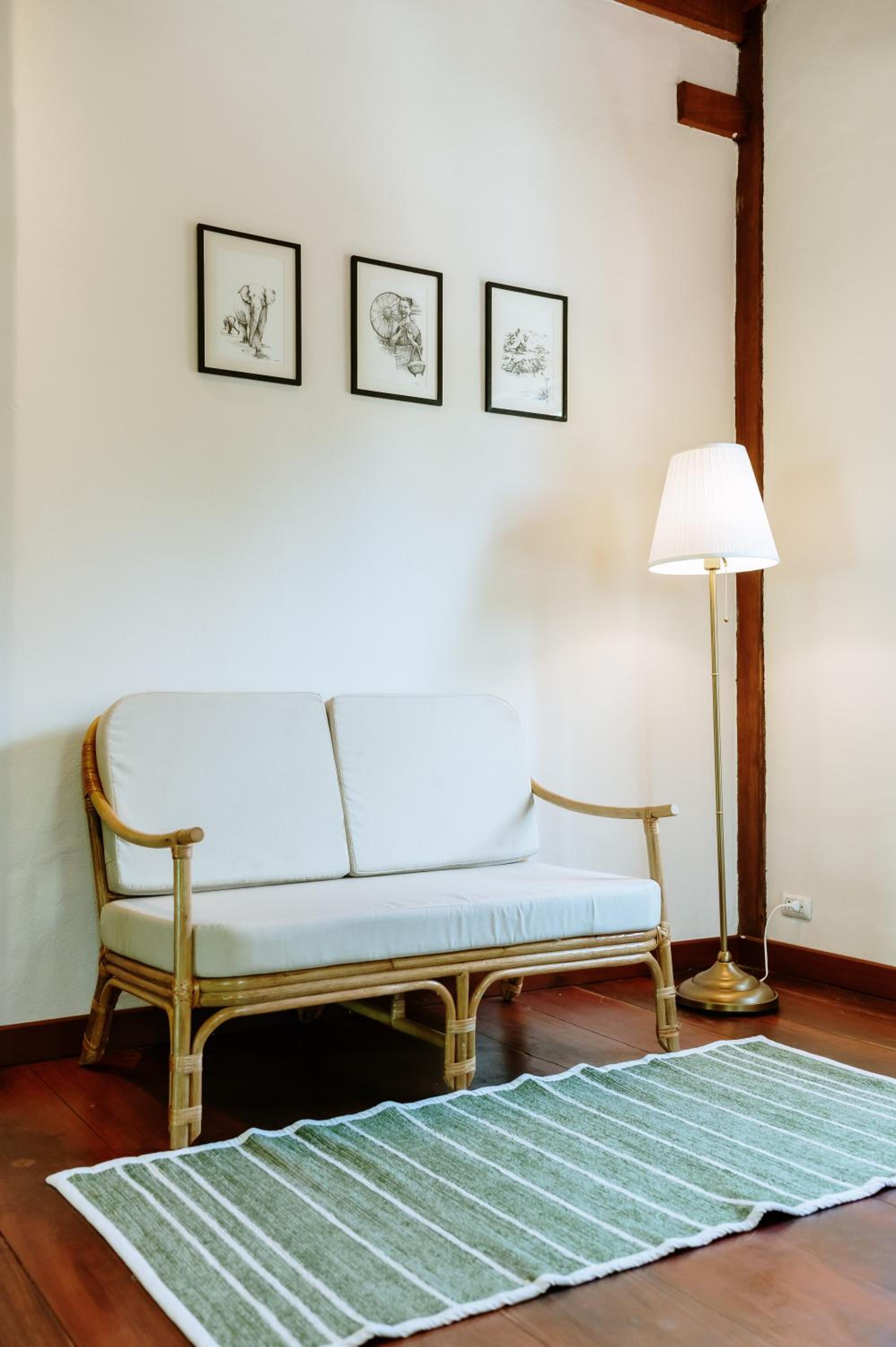 Deluxe Room - Photo 16