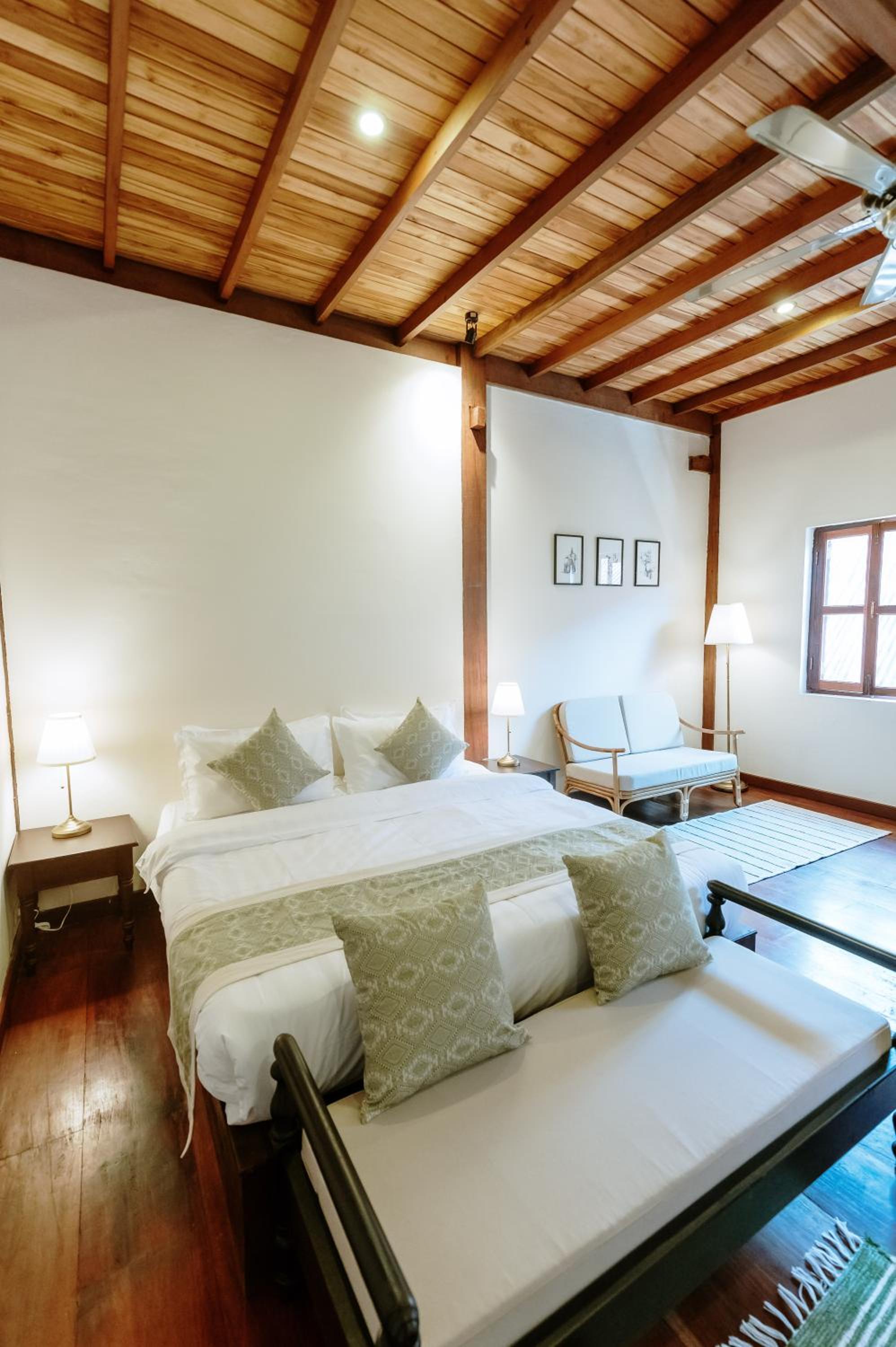 Deluxe Room - Photo 5