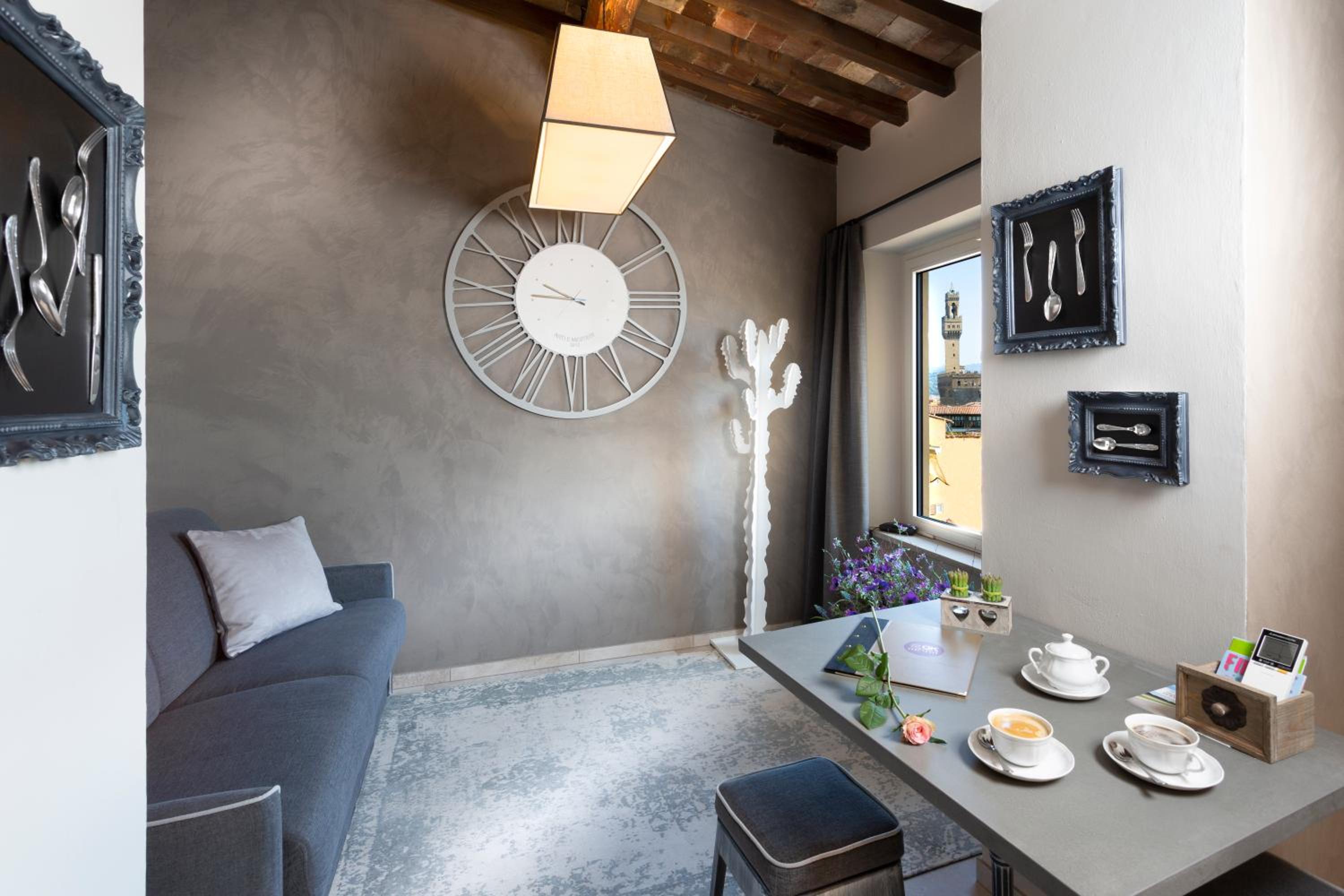 Deluxe One-Bedroom Apartment with View  photo 1
