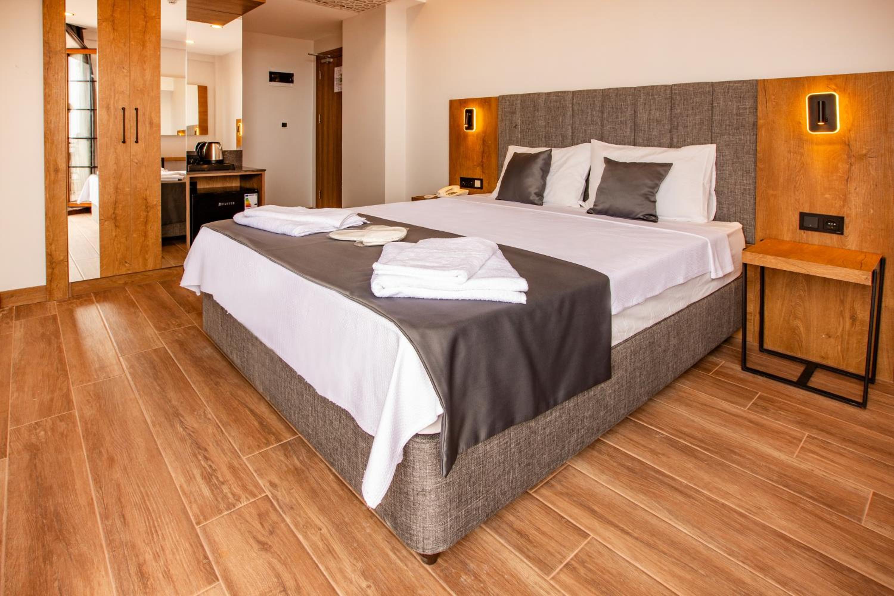 Deluxe Double Room with Balcony and Sea View photo 1
