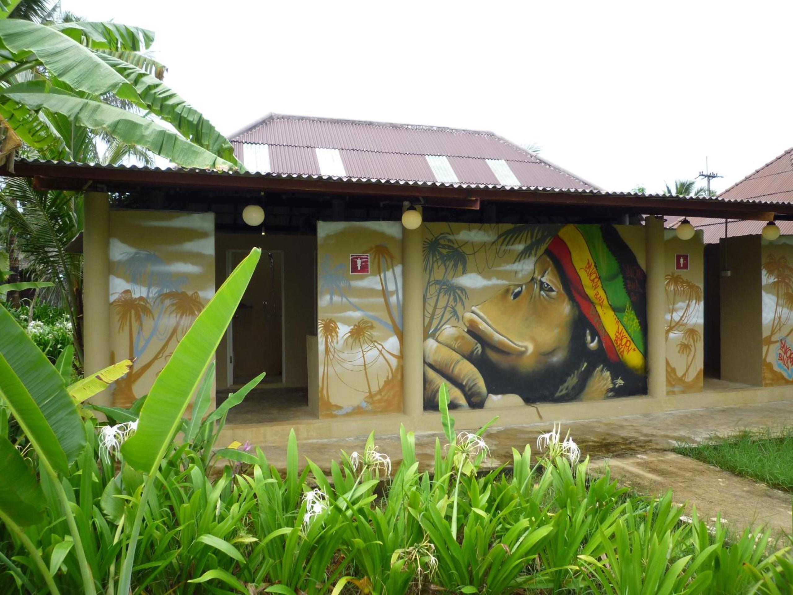 Ape Hut with Shared Bathroom photo 2