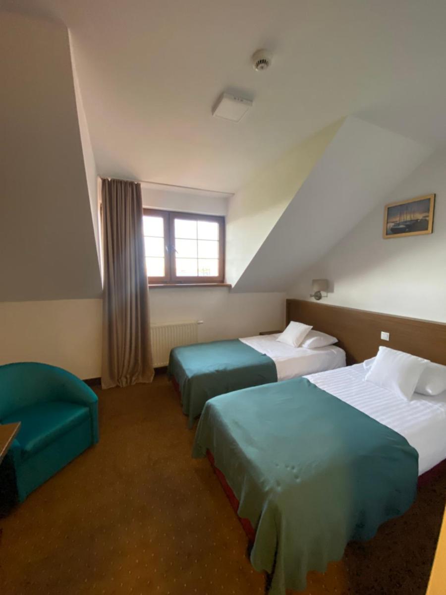 Twin Room - Photo 2