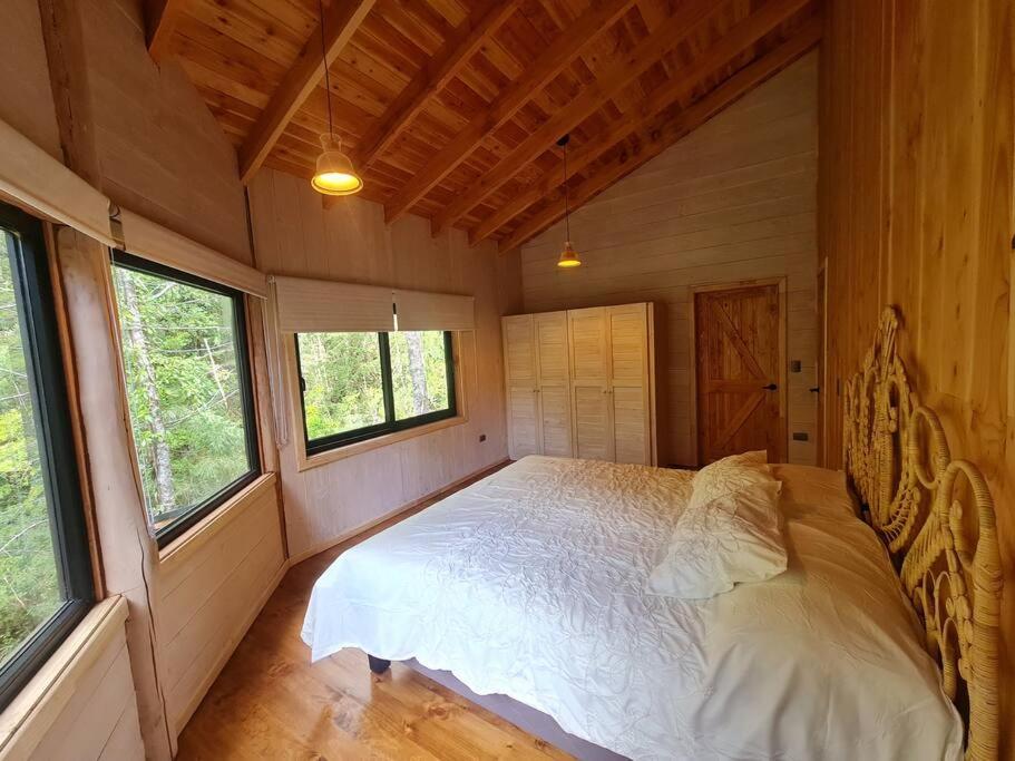 Three-Bedroom House photo 3