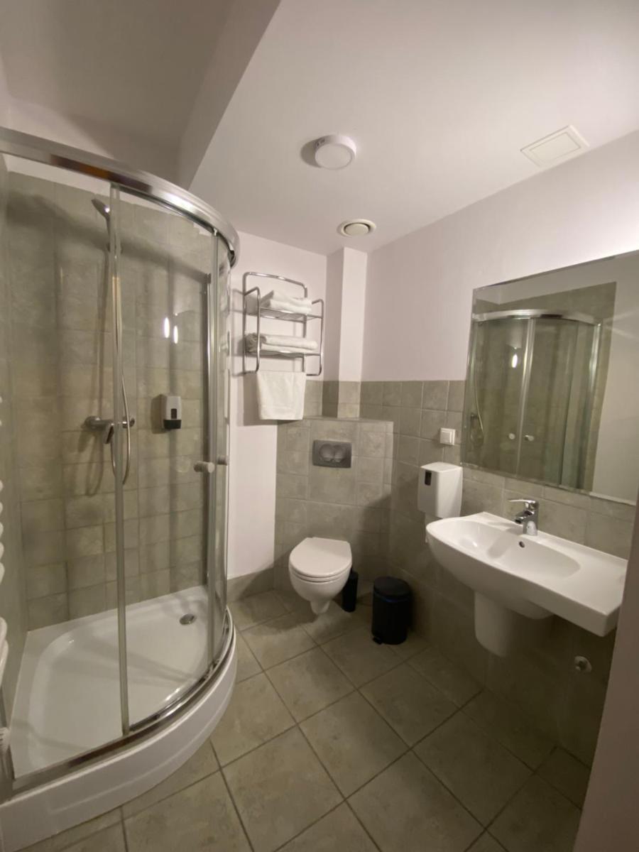 Twin Room - Photo 14