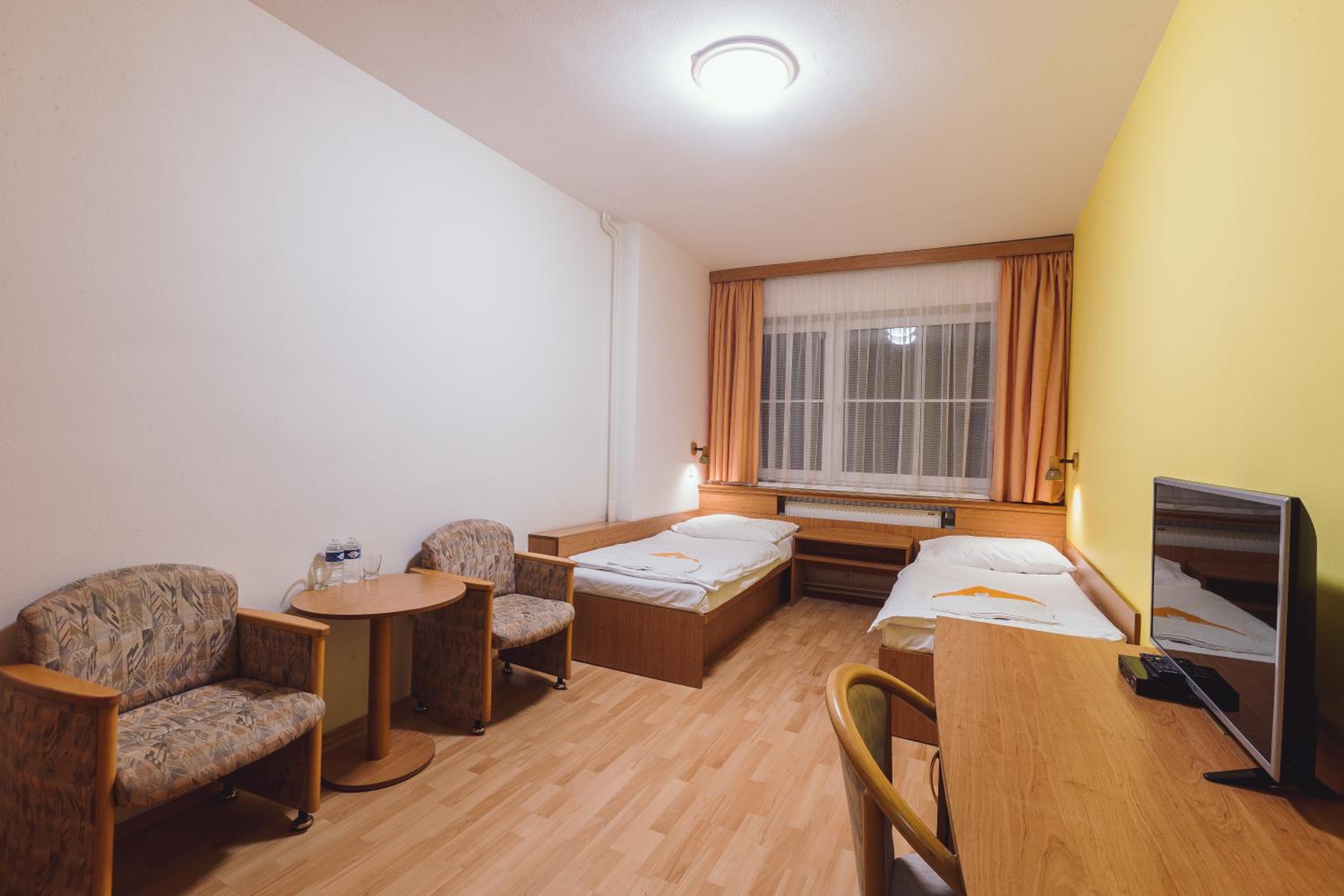 Twin Room - Photo 1