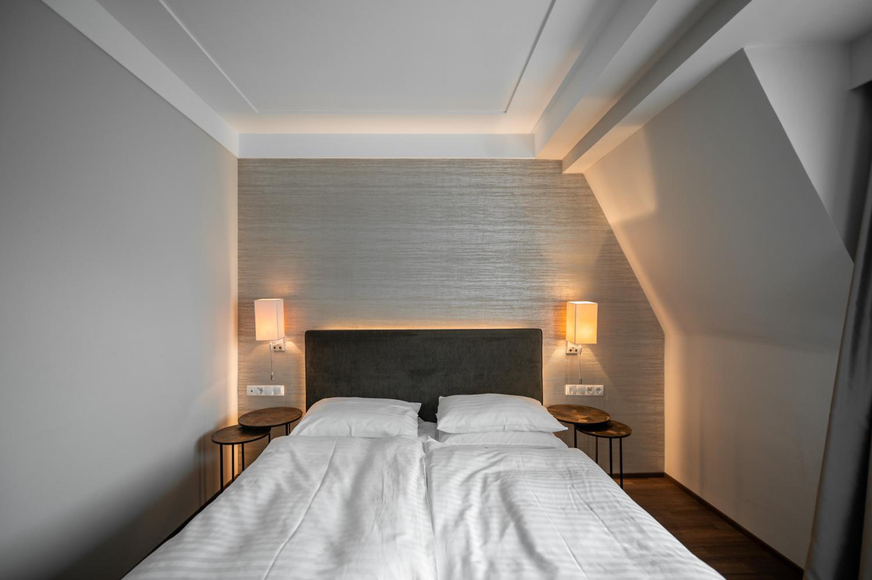 Standard Double or Twin Room - Photo 10