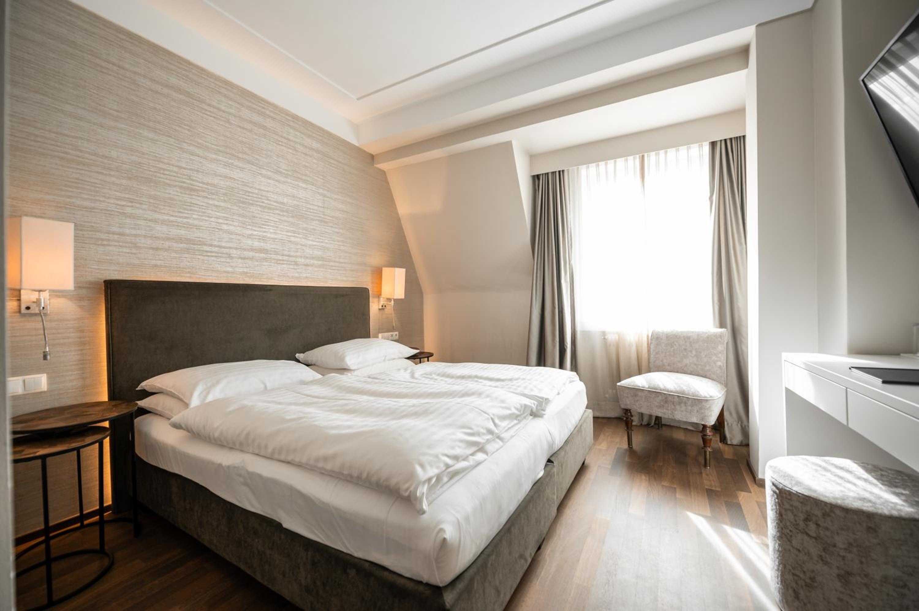 Standard Double or Twin Room - Photo 2